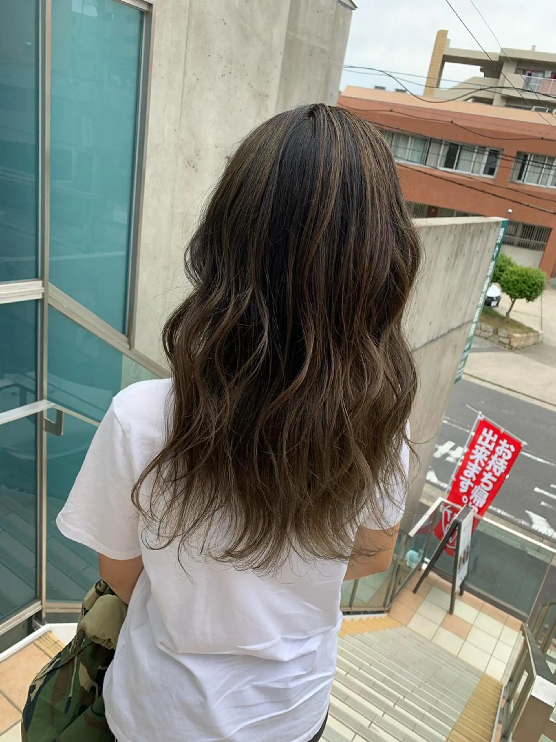セミロング カラー バレイヤージュ ブリーチ レイヤーカット 透け感✨ダメージレス カラーHana🤍のヘアスタイル