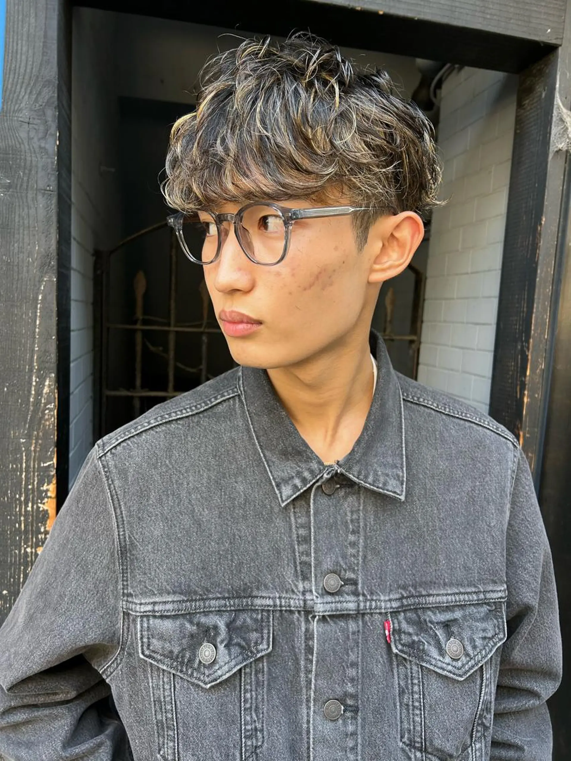 ショート カラー パーマ メンズ メンズブリーチ メンズハイライト メンズインナーカラー メンズパーマ プードルパーマ charme所属・💈メンズ特化美容師 ✂︎伊藤大輝💈のヘアスタイル