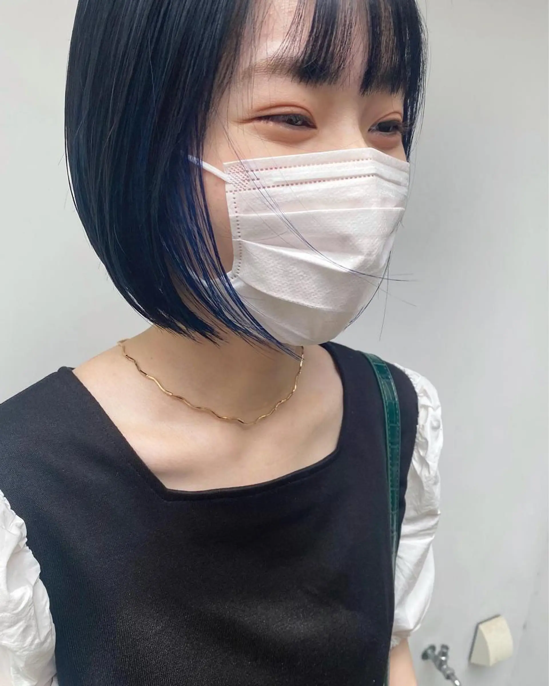 ショート カラー ブリーチ ブルーカラー ヘアカラー トリートメント ヘッドスパ tonari 梅田、中崎町のヘアスタイル