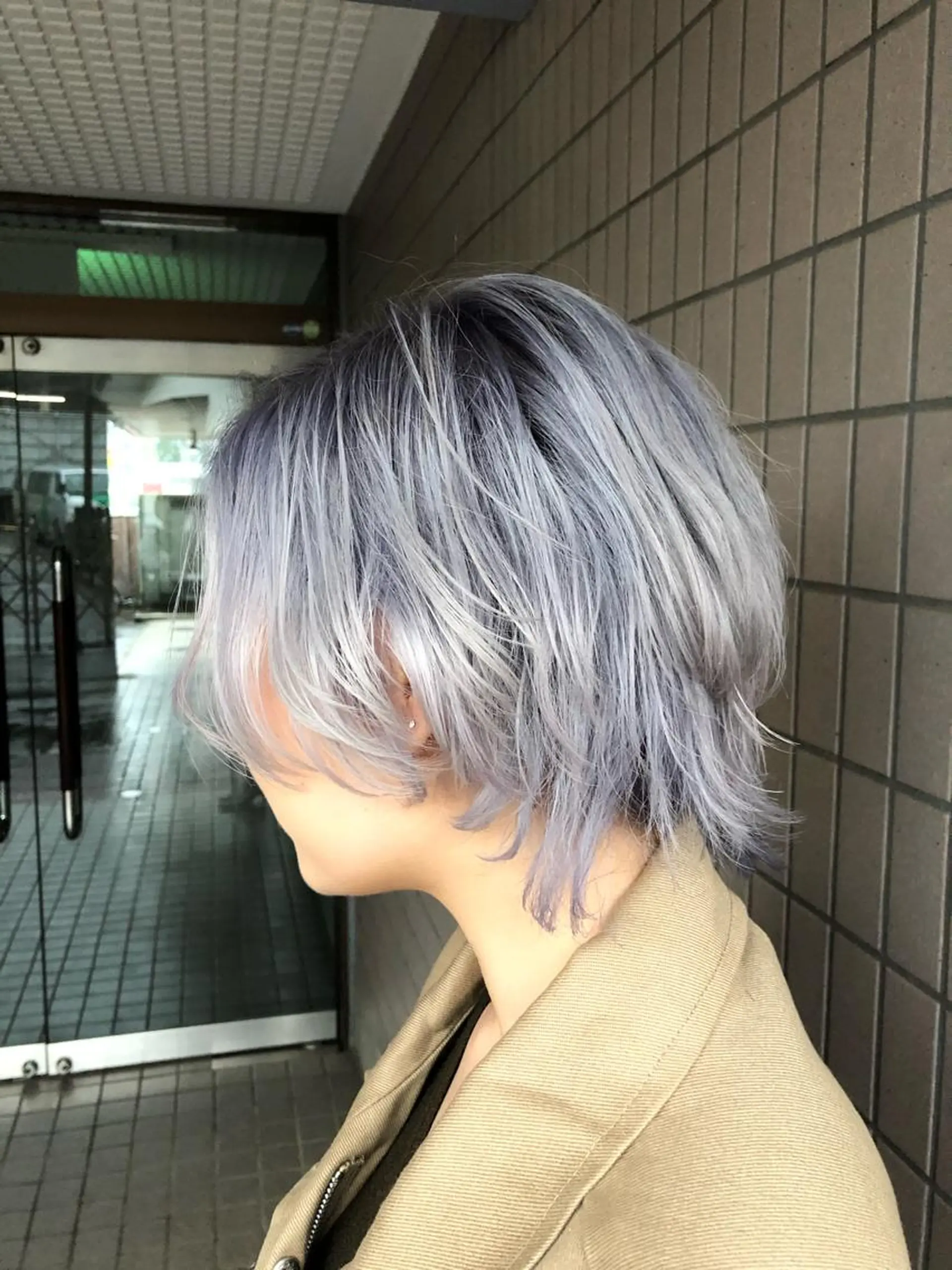 ショート カラー ブリーチ シルバー 清水 彬允のヘアスタイル