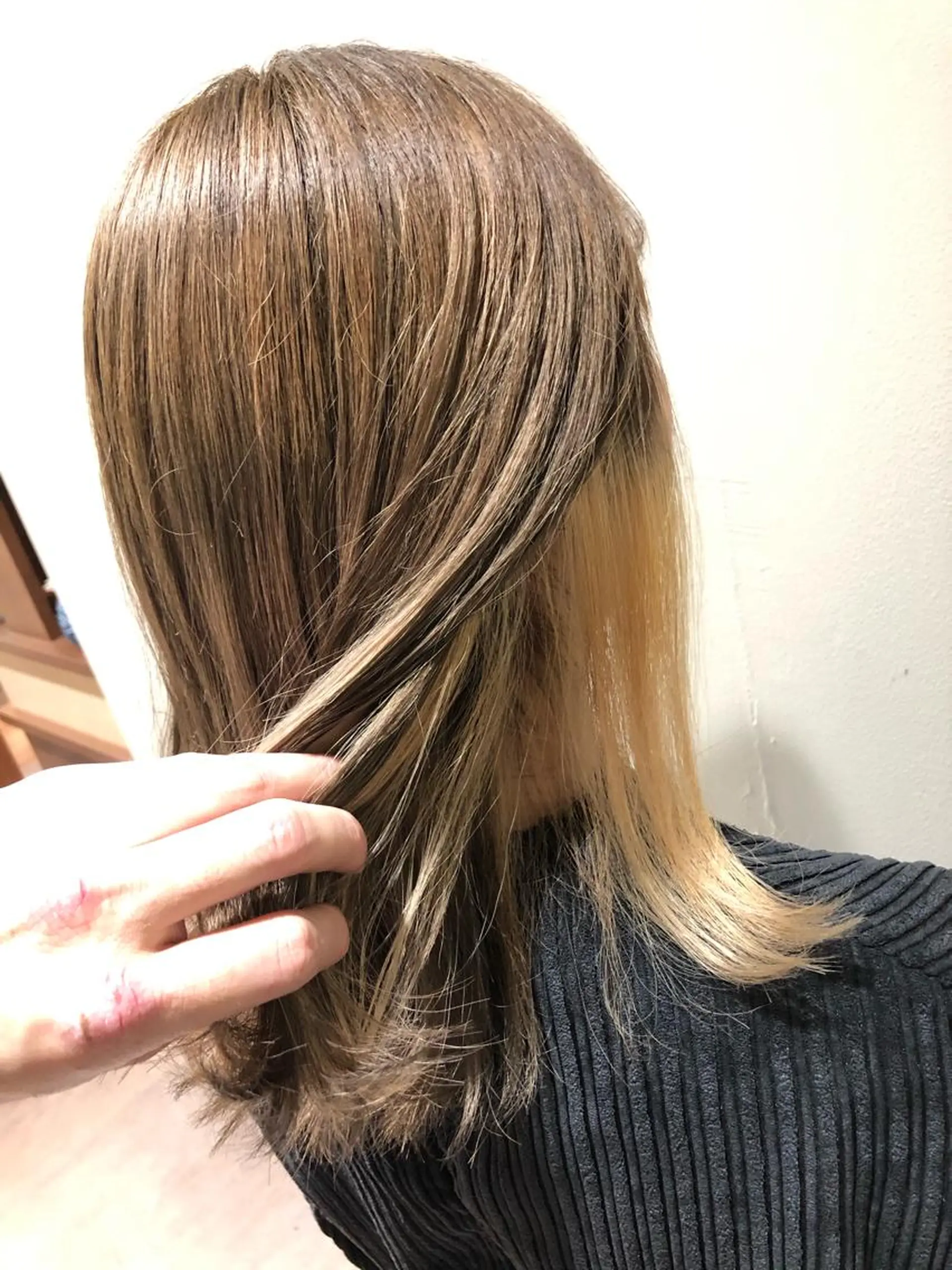 ミディアム カラー ブロンド ヘアカラー トリートメント 💓シールエクステ ルミエールのヘアスタイル