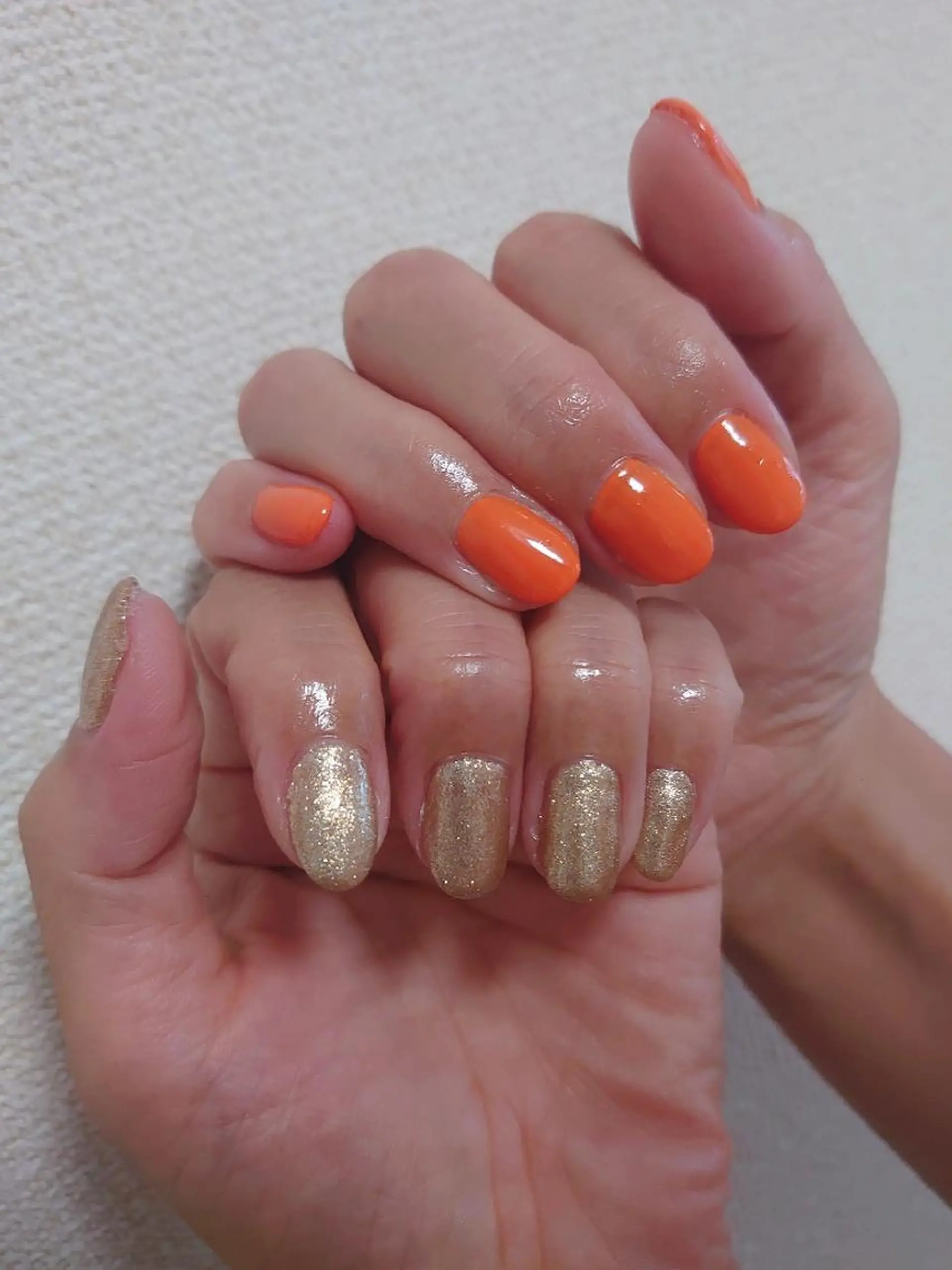 ネイル ジェルネイル ゴールド オレンジ ショートネイル 夏ネイル ハンドネイル MANA MANAのネイルデザイン