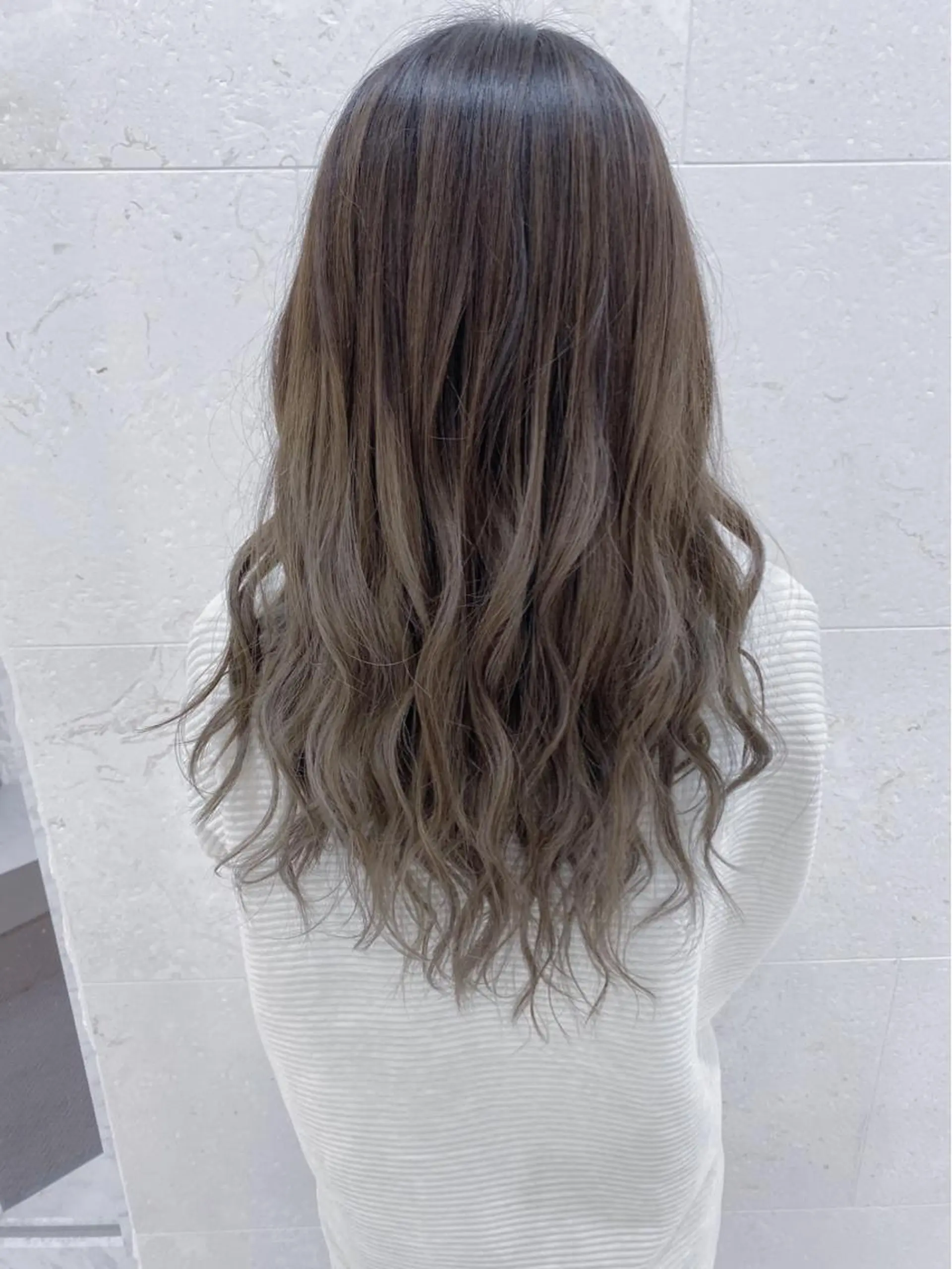 セミロング カラー バレイヤージュ グレージュ ハイライトカラー ハイライト レイヤーカット shanti 渡辺新也✂️のヘアスタイル