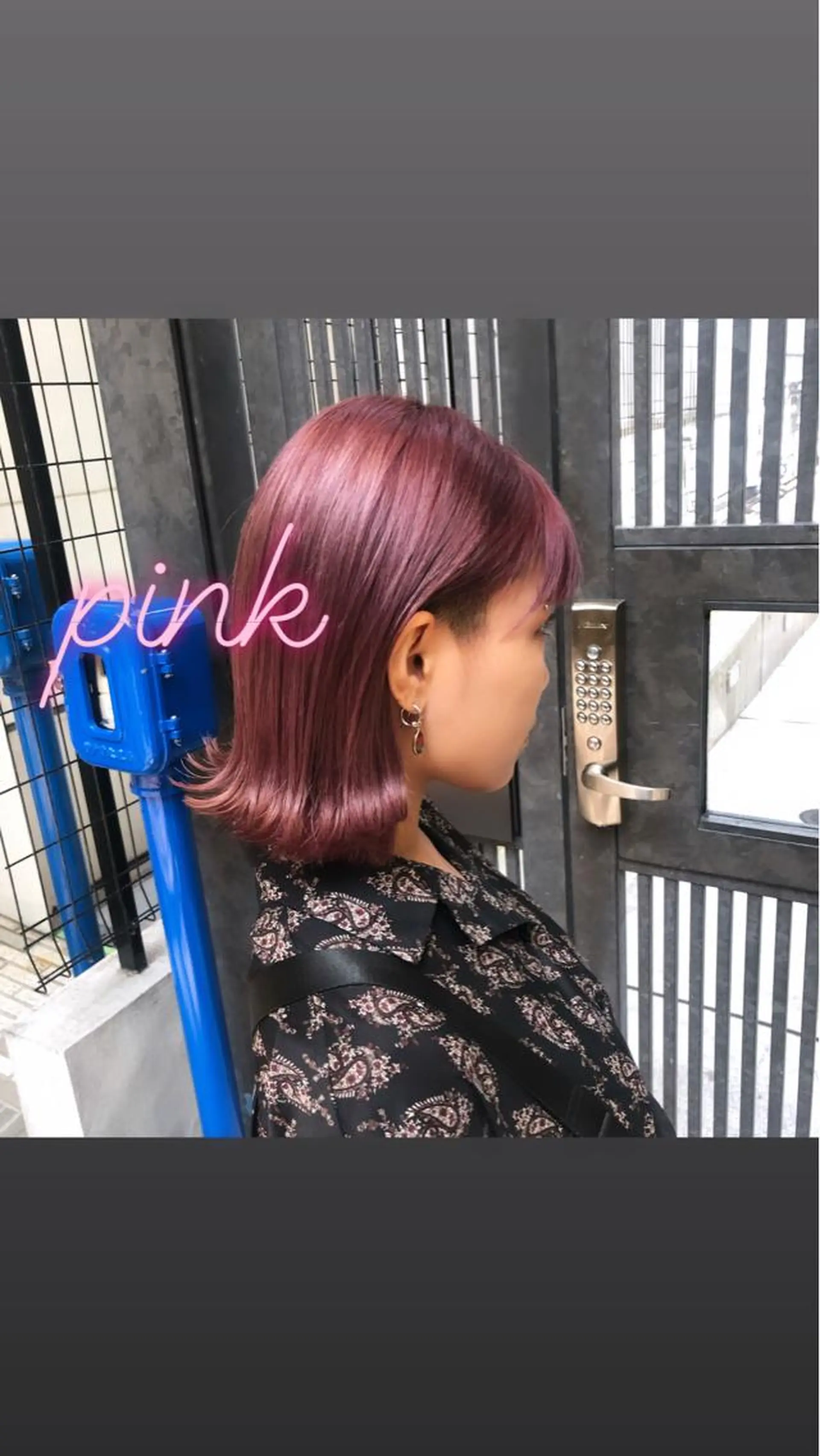 ミディアム カラー ウルフカット／吉村 桃子のヘアスタイル