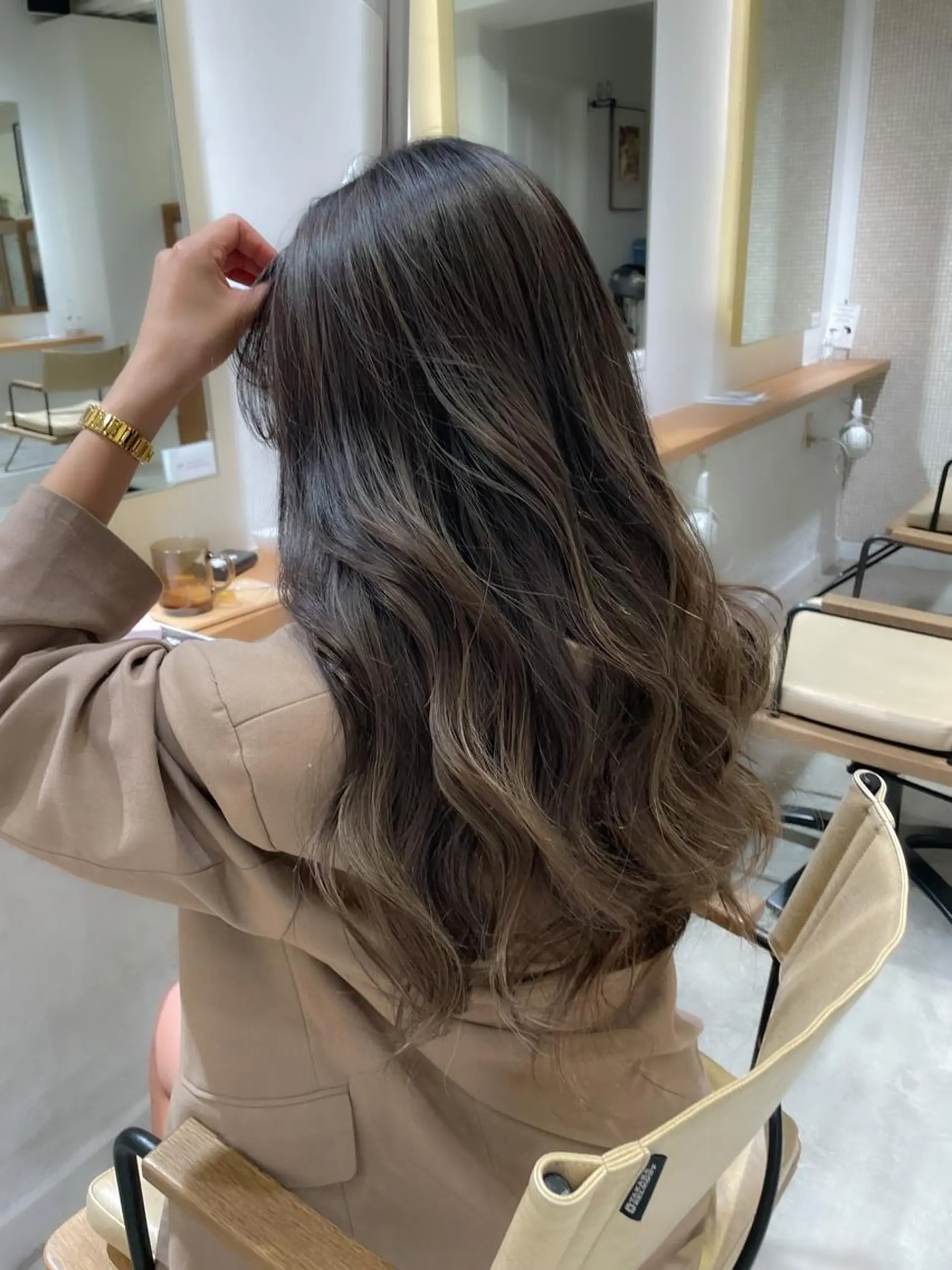 ロング カラー ベージュカラー グレージュ ハイライトカラー ハイライト ナガミネアリサ/ 学芸大学/海外ヘアのヘアスタイル