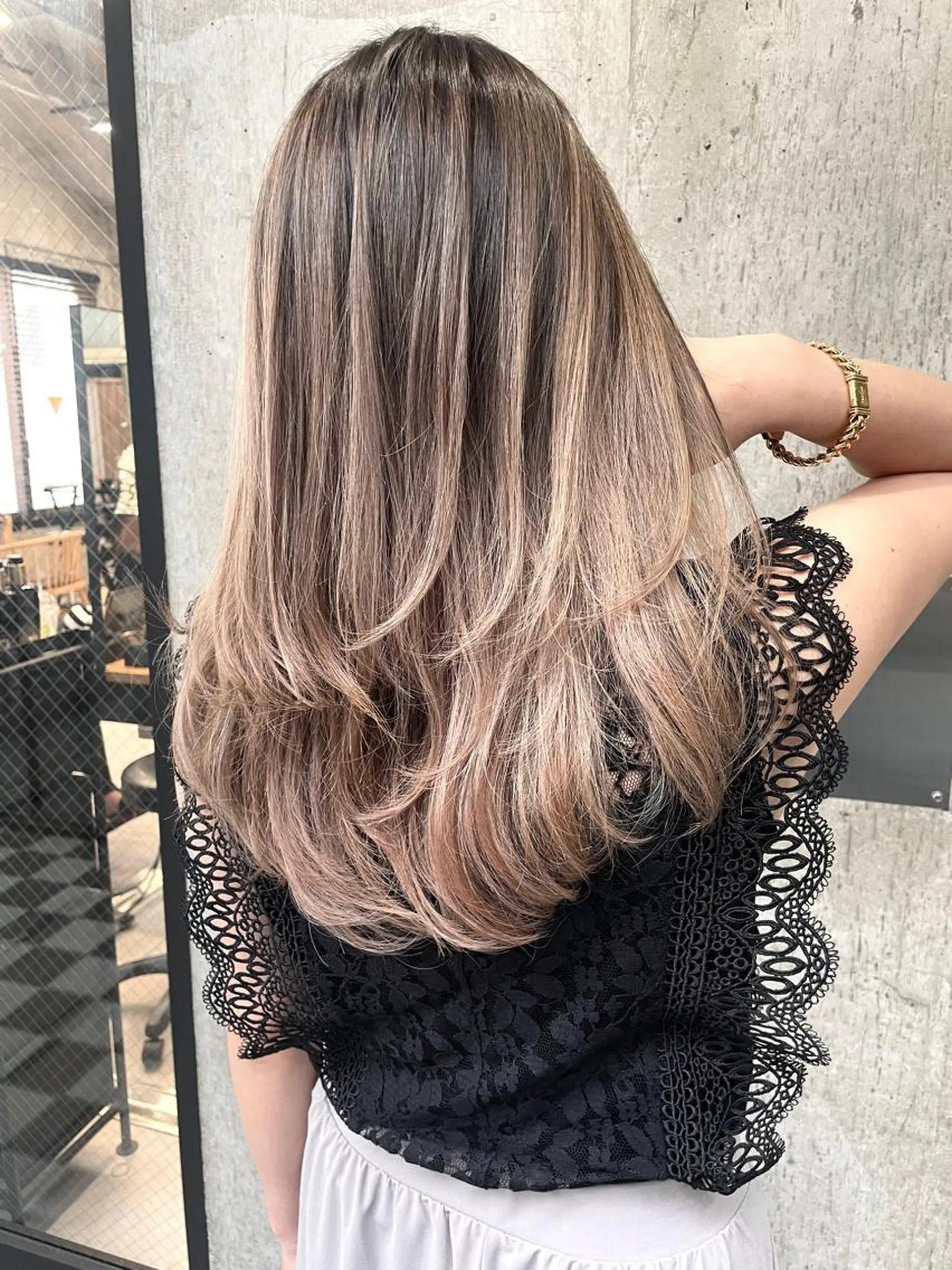 セミロング カラー バレイヤージュ ベージュカラー レイヤーカット ヘアカラー 🌺KANA🇺🇸 海外トレンドヘアのヘアスタイル