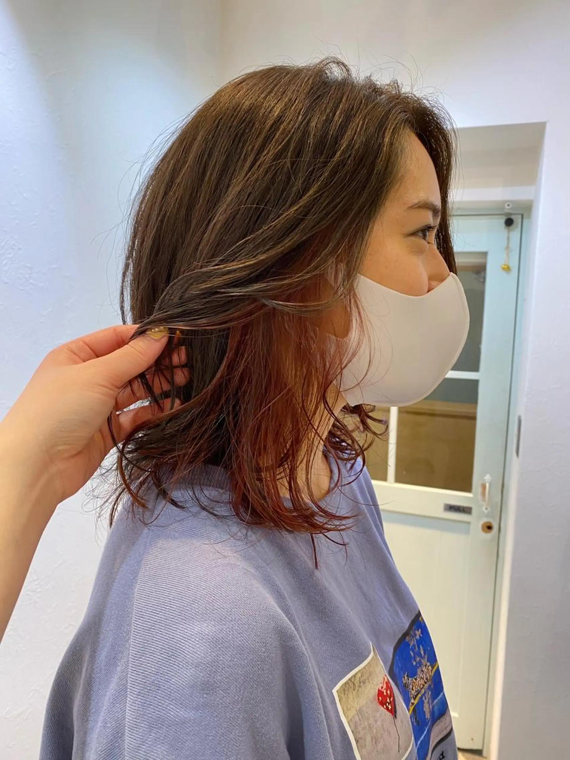 セミロング カラー ブリーチ ブリーチなしカラー ピンクカラー レイヤーカット ブリーチなしカラー ダブルカラーエクステのヘアスタイル