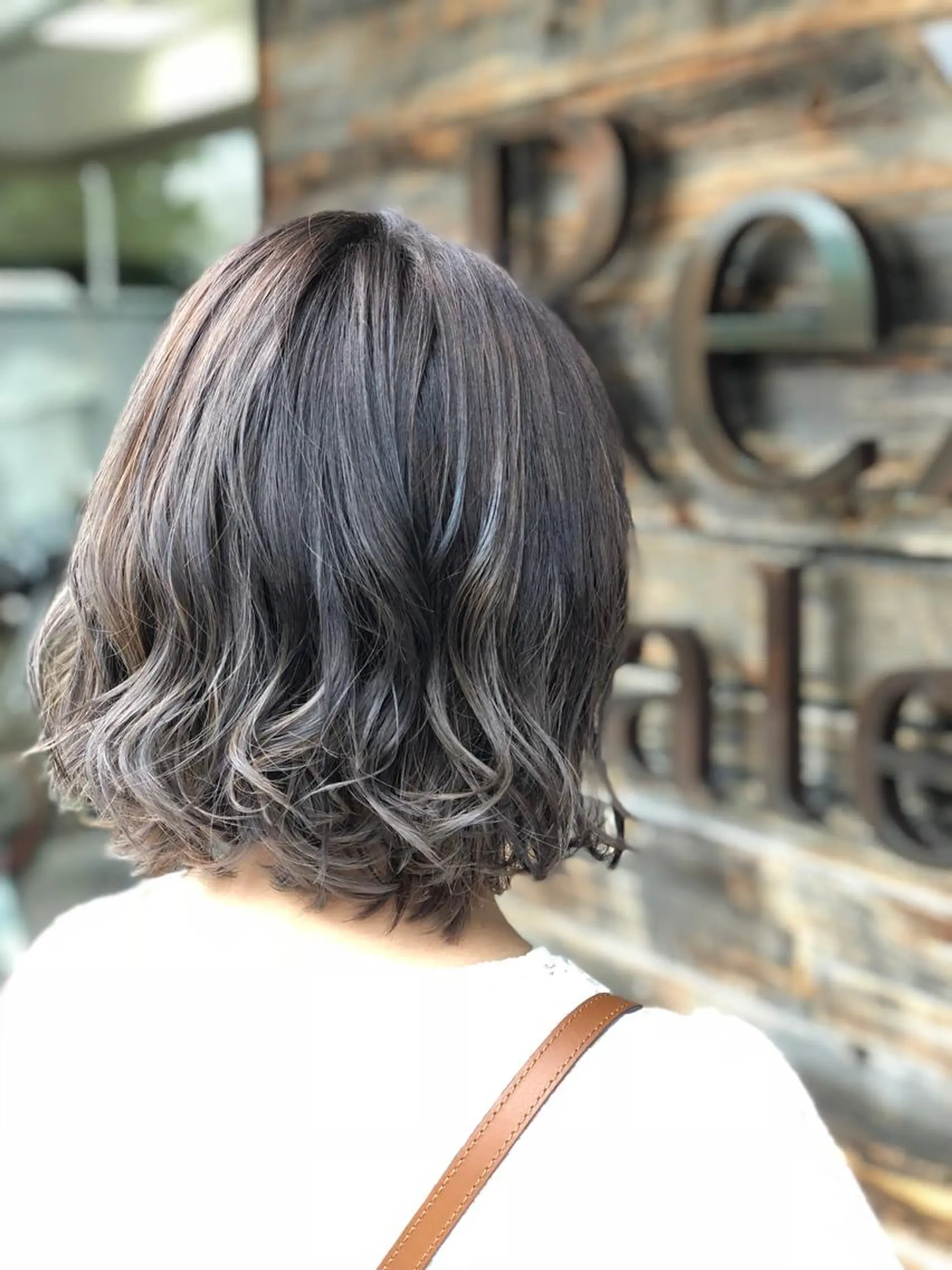 カラー アディクシーカラー ブリーチ 透明感カラー シルバー 大人艶カラー/ ショートカット　辻岡のヘアスタイル