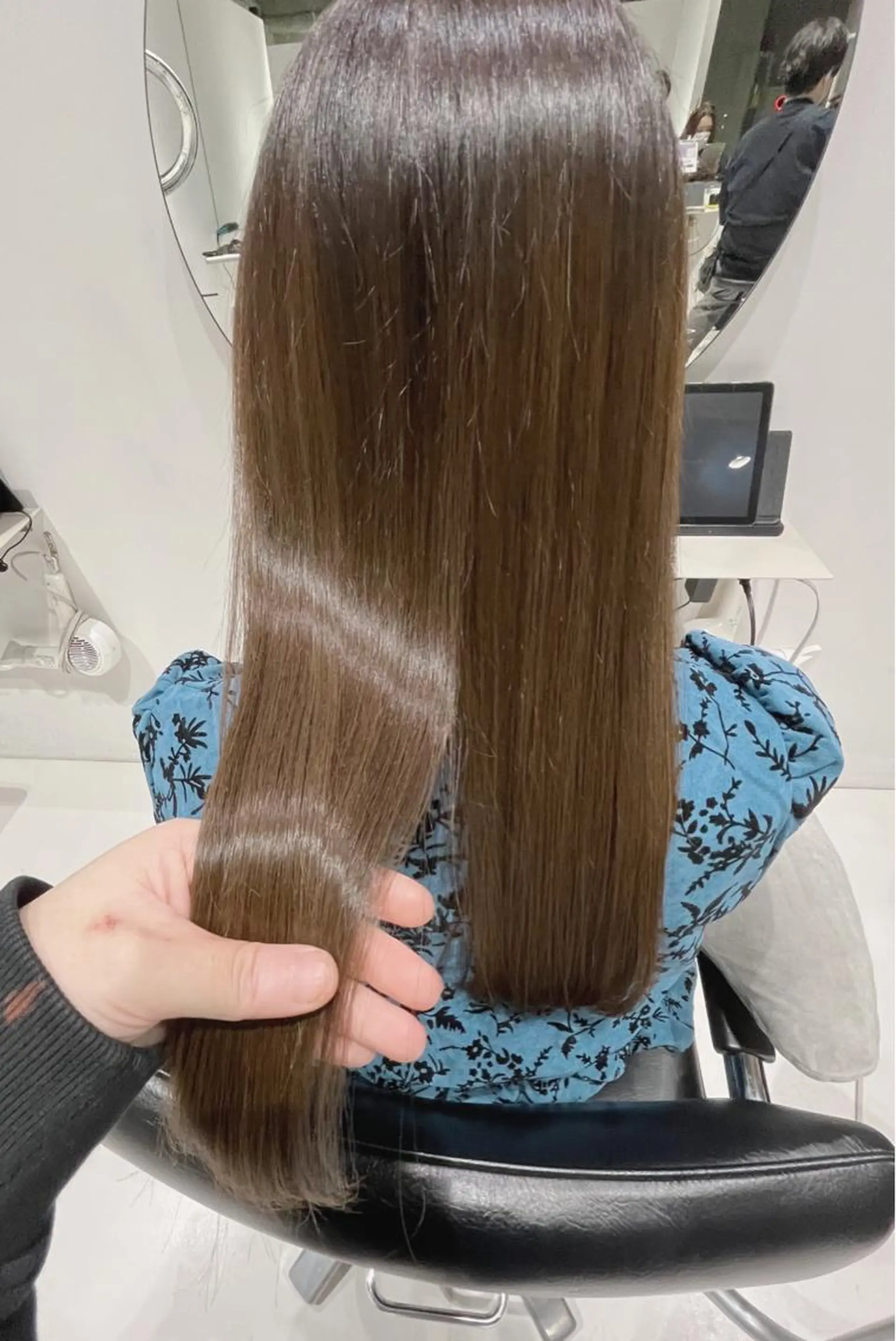 ロング カラー ベージュカラー オリーブベージュ トリートメント mai🐷髪質改善 🖤透ける暗髪🖤のヘアスタイル