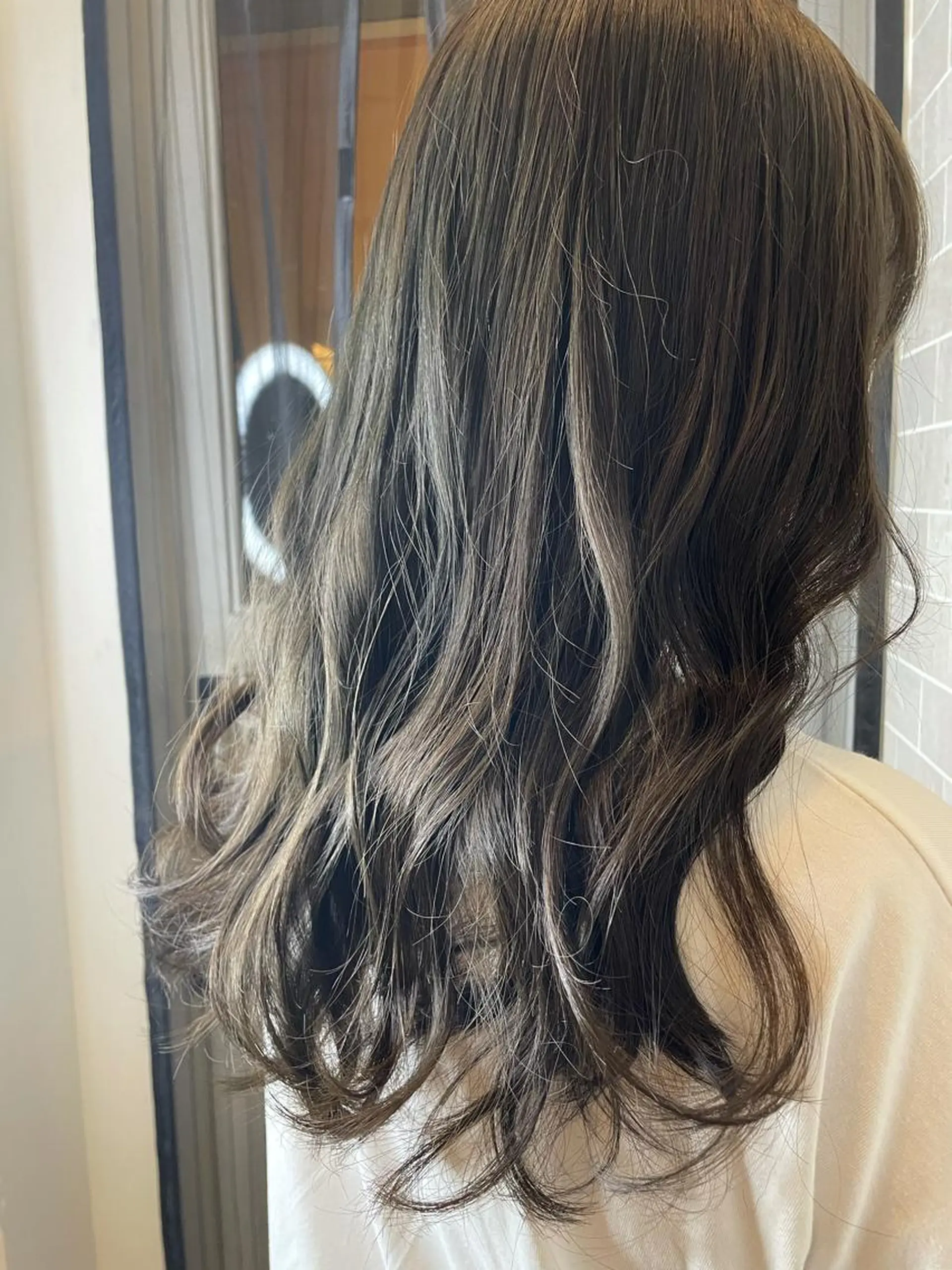 ロング 柳井 瑠菜のヘアスタイル