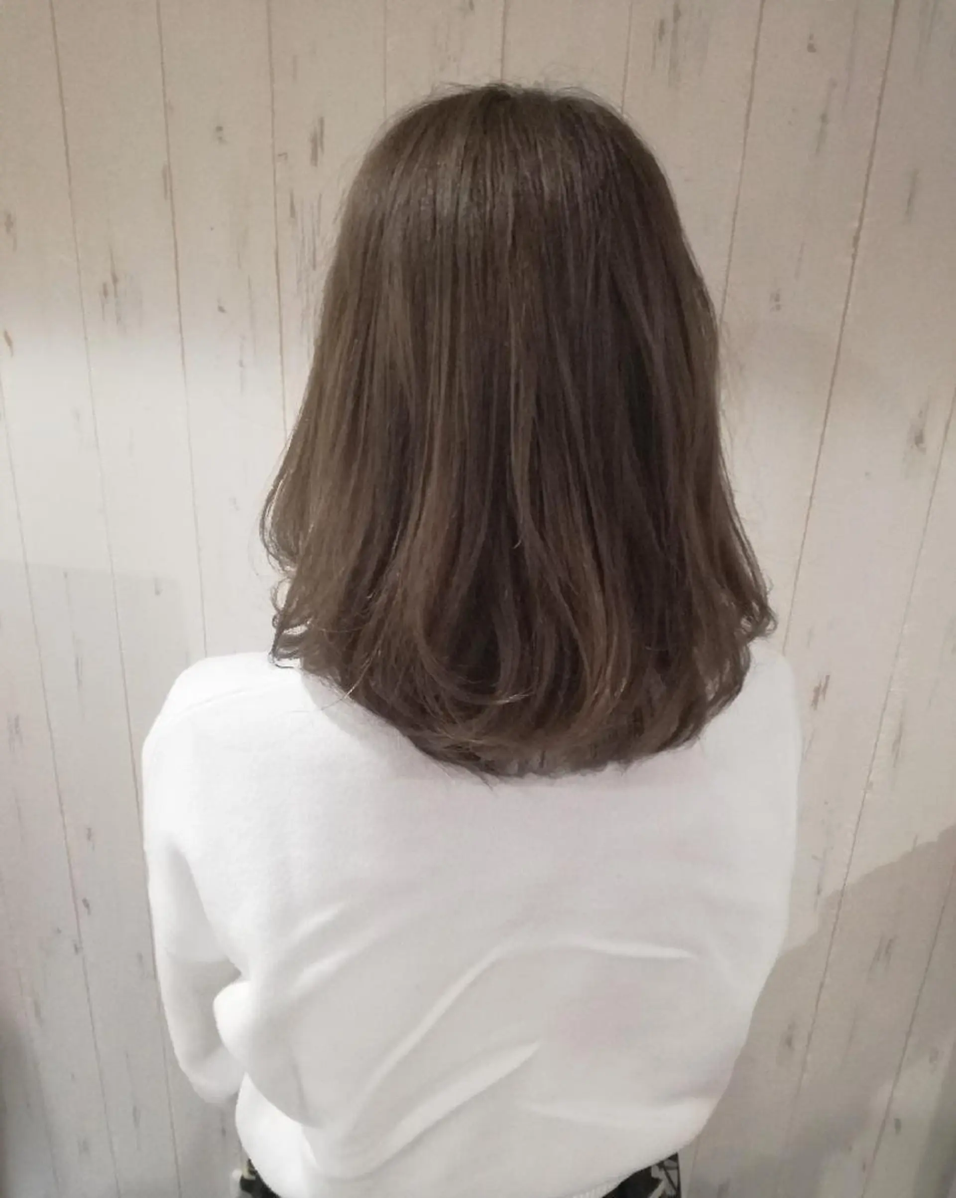 ミディアム カラー ベージュカラー 西川 敏夫のヘアスタイル