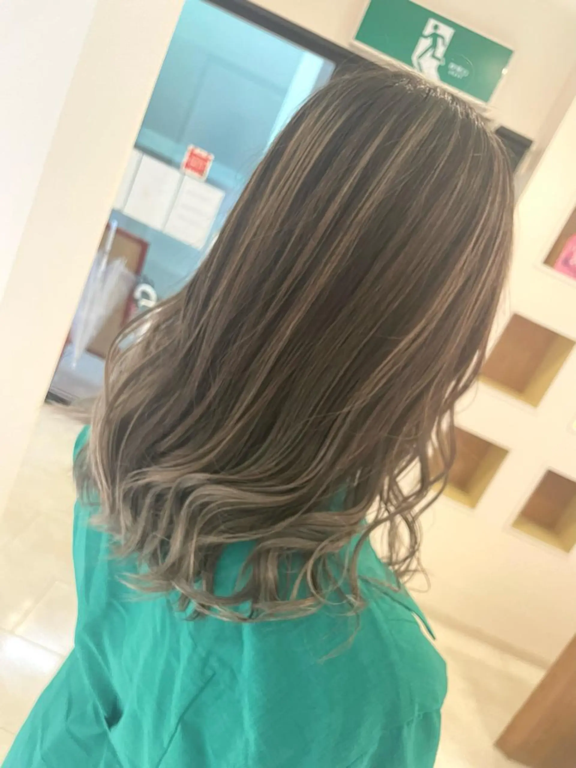 カラー バレイヤージュ Chere rosso所属・✨頭身浴無料 -chere-金剛店のヘアスタイル