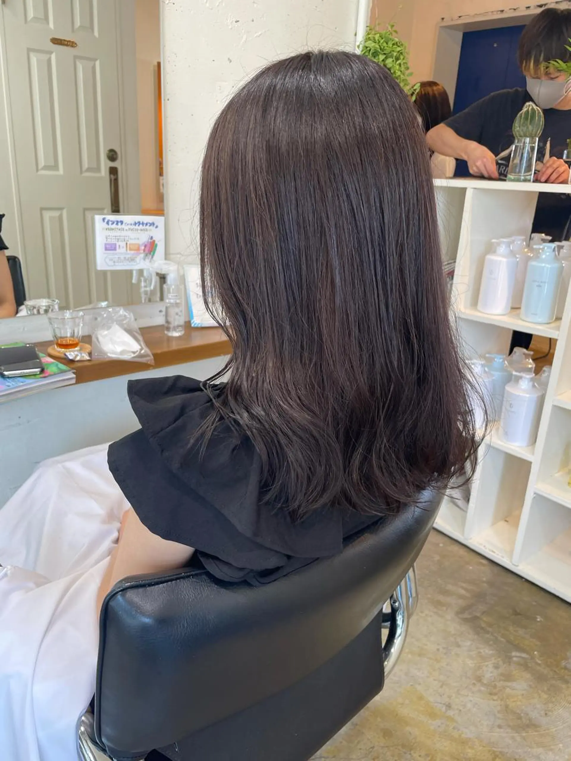 ミディアム カラー カット ヘアカラー トリートメント MIOベージュカラー 柔らかいカラーのヘアスタイル