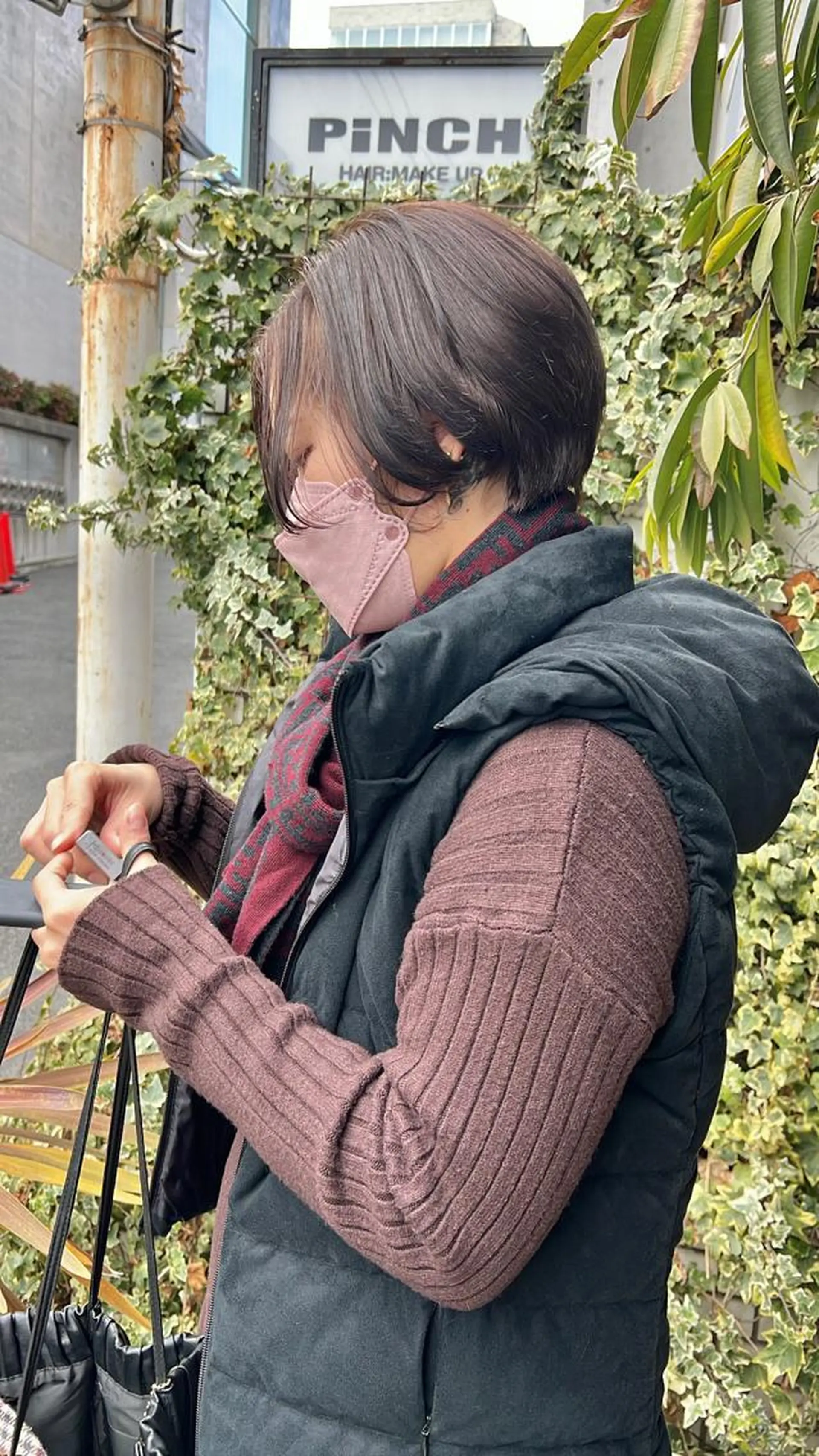 ショート カラー ハンサムショート アッシュ ピンクカラー ショートヘア カット ヘアカラー トリートメント ヘッドスパ ヘアセット 柔らかブラウン/顔周 りレイヤー♡ユウシのヘアスタイル