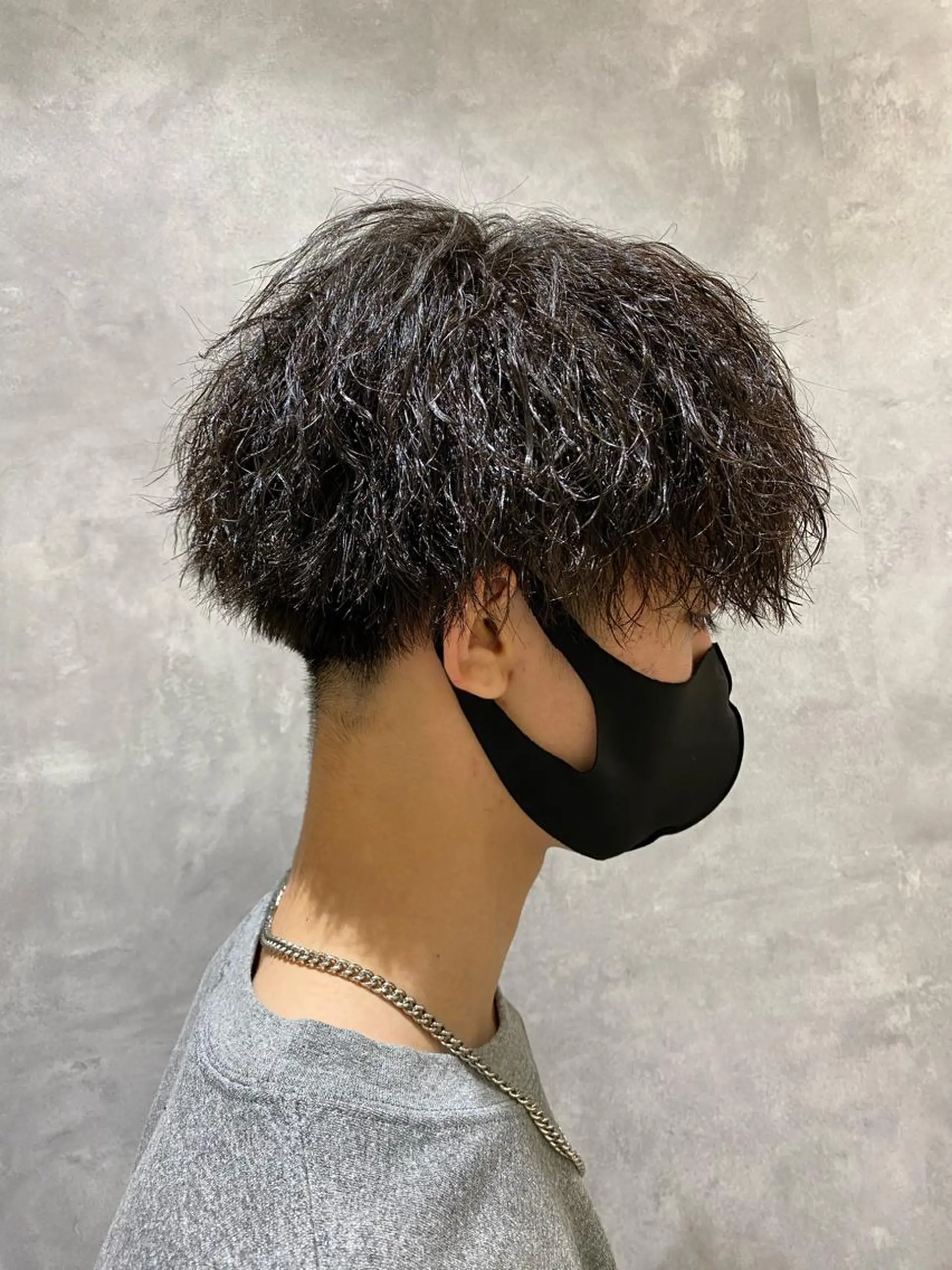 ショート パーマ メンズ メンズパーマ メンズツイストパーマ 刈り上げ ツイストパーマ ショートヘアはお任せ 冨樫真未のヘアスタイル