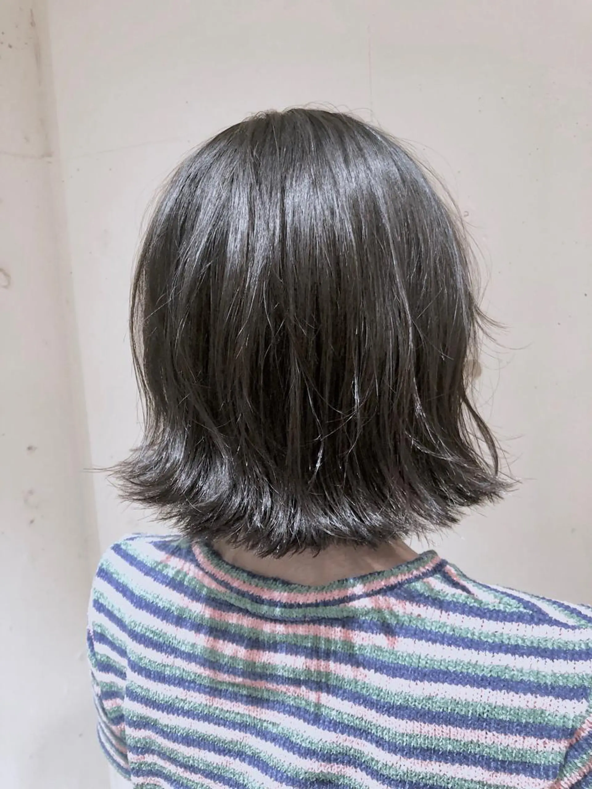 ミディアム カラー パーマ ヘアアレンジ 切りっぱなしボブ ブリーチ ブルーカラー ブルーラベンダー 透明感カラー 【ツヤ髪美容師】 ツダケイスケのヘアスタイル