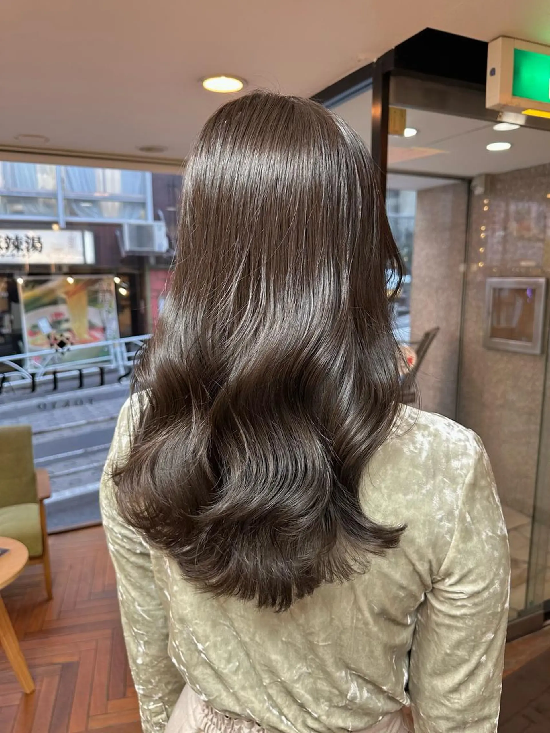 セミロング カラー ブリーチ グレージュ ブリーチなしカラー オリーブグレージュ オリーブグレー LUMO所属・矢野 晃平のヘアスタイル