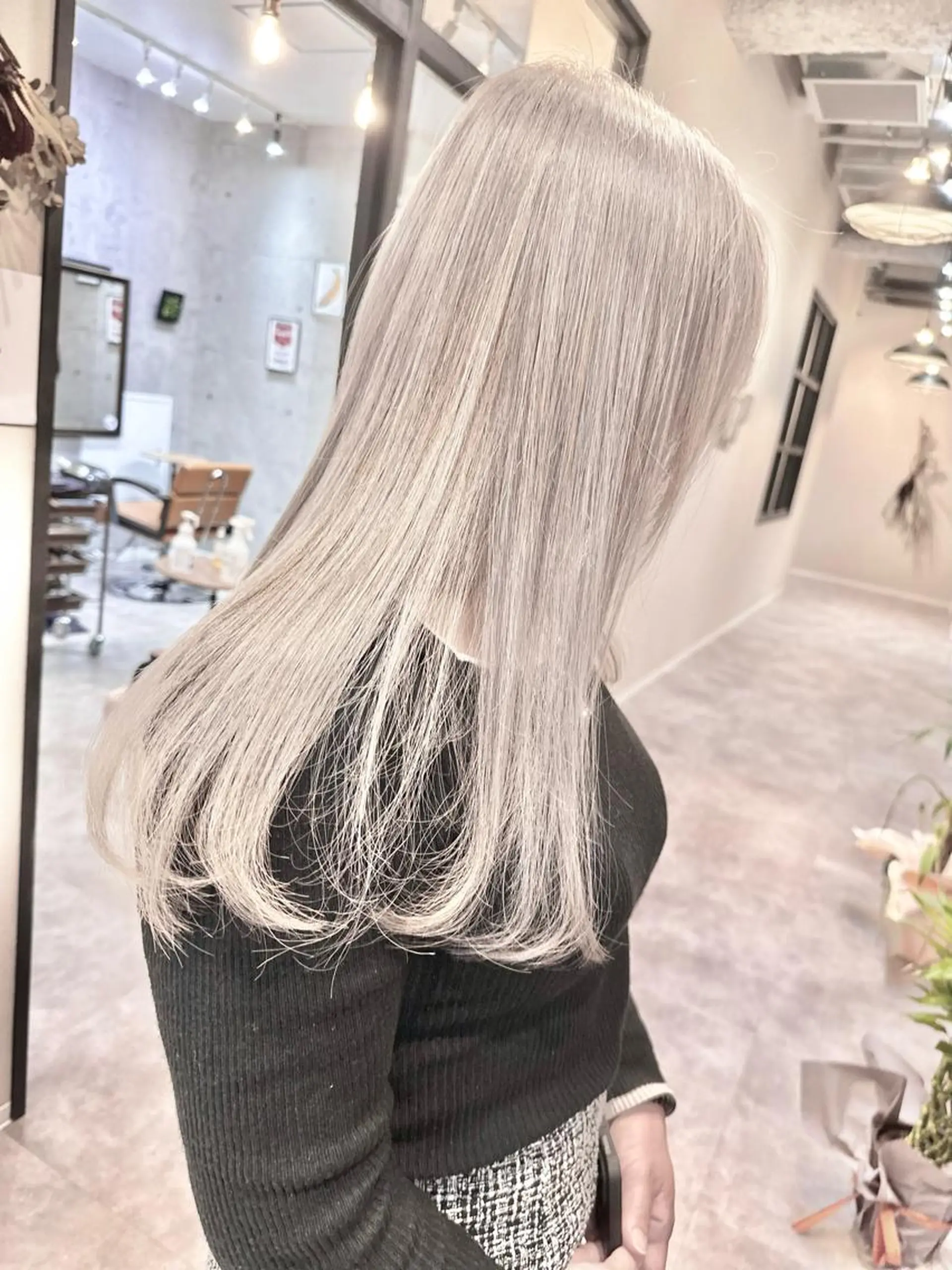 セミロング ヘアカラー 🔷ブリーチバレイヤ ージュ🔷飯野達也のヘアスタイル