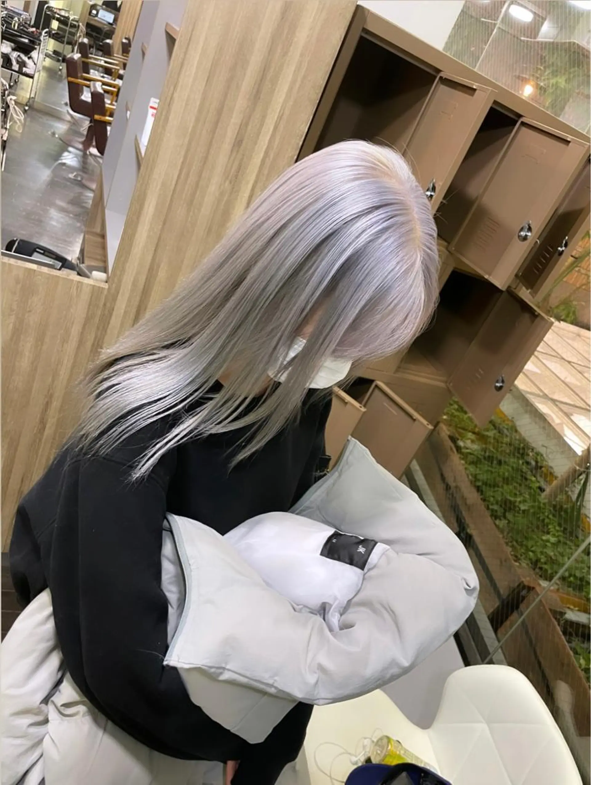 セミロング 有人/バレイヤージュ /シャドールーツのヘアスタイル