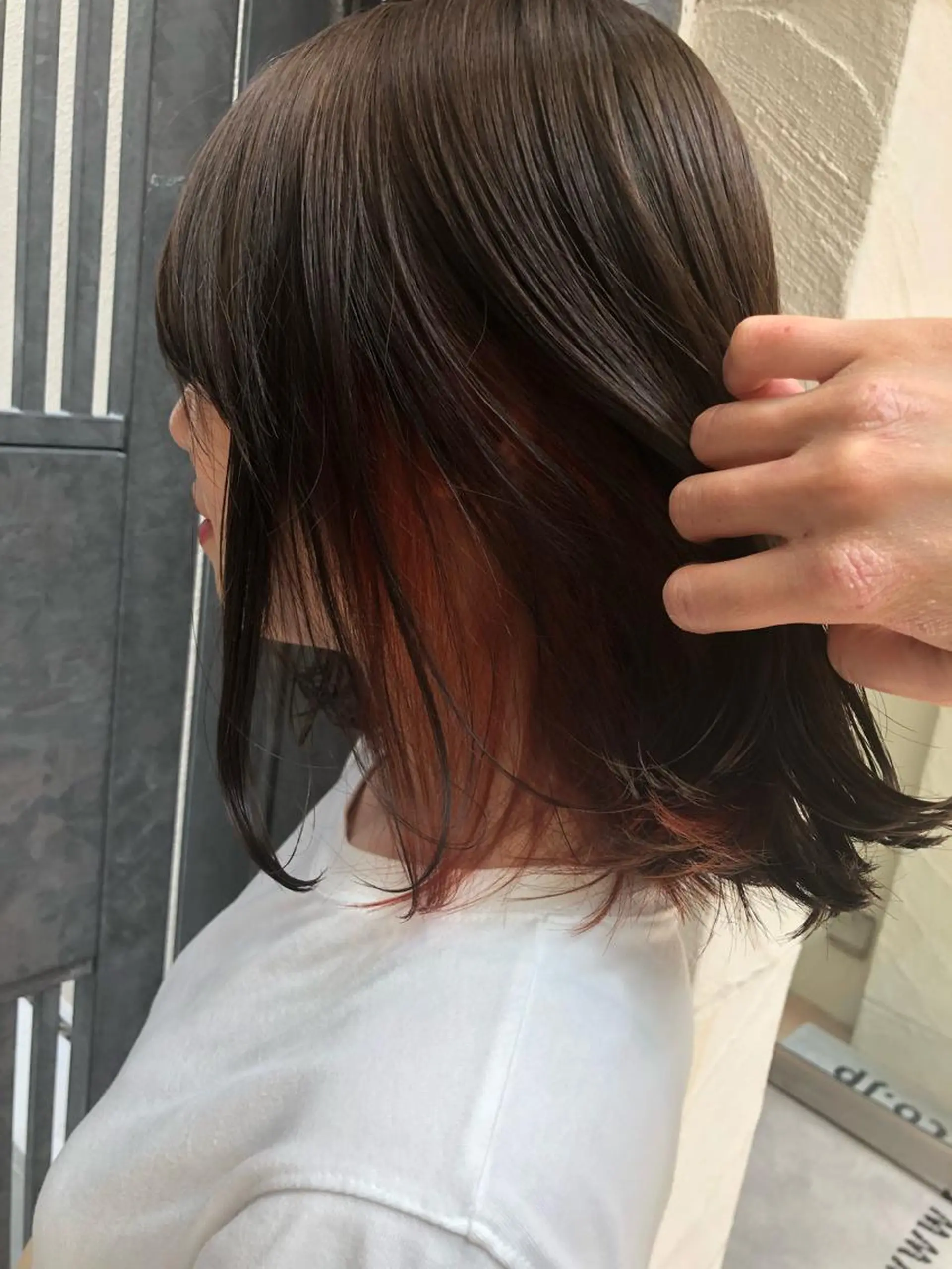 ミディアム カラー ウルフカット／吉村 桃子のヘアスタイル