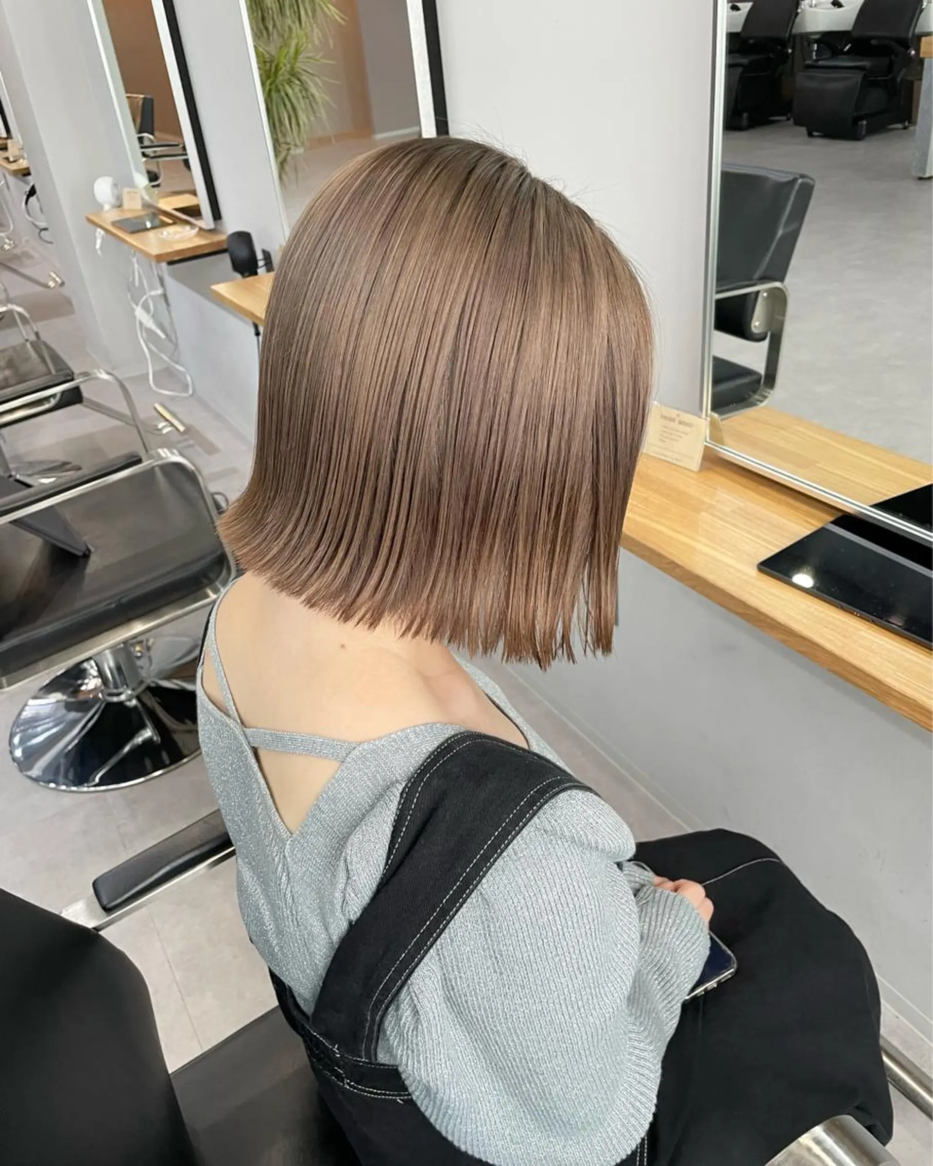 ミディアム ミルクティーベージュ ❤︎レイヤー MIAのヘアスタイル