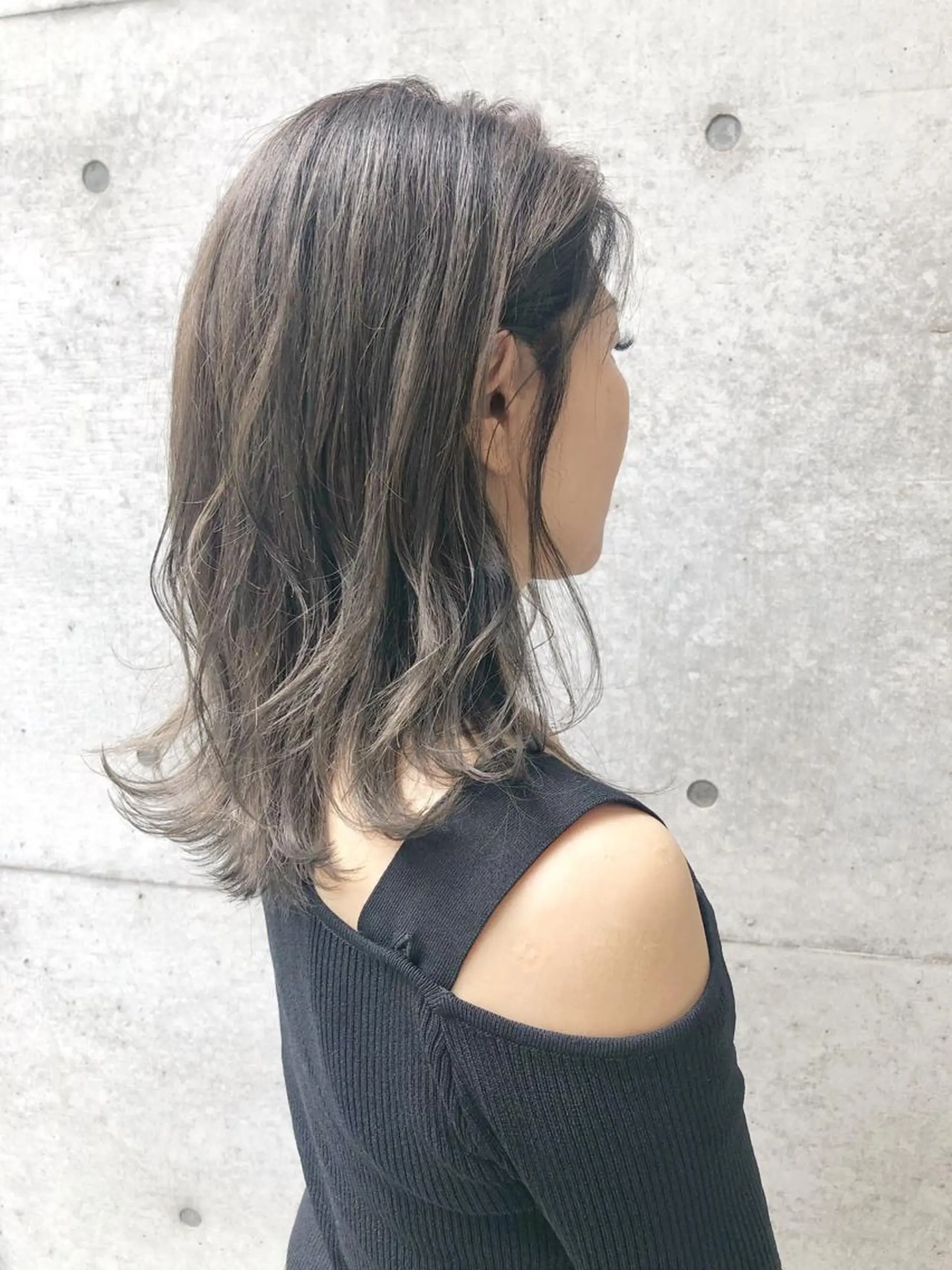 ロング カラー ブリーチ clomus所属・YUKA艶髪 🌸寛ぎ部屋のヘアスタイル