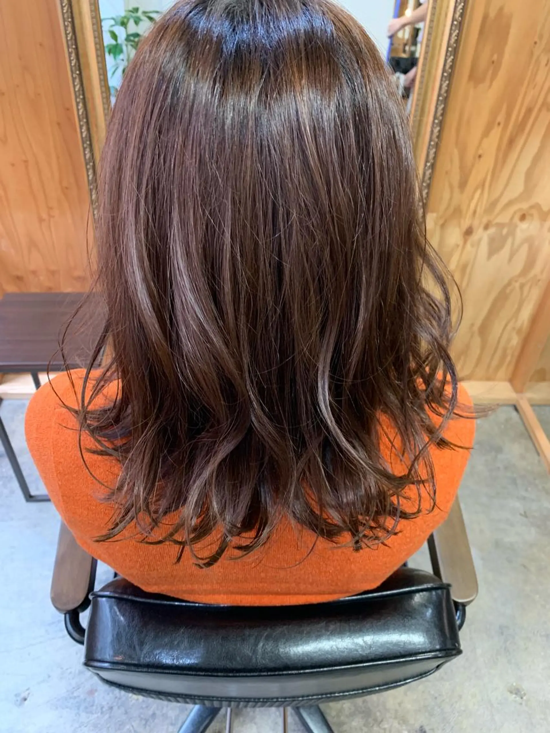 セミロング カット パーマ トリートメント LEB所属・下河 宗太のヘアスタイル