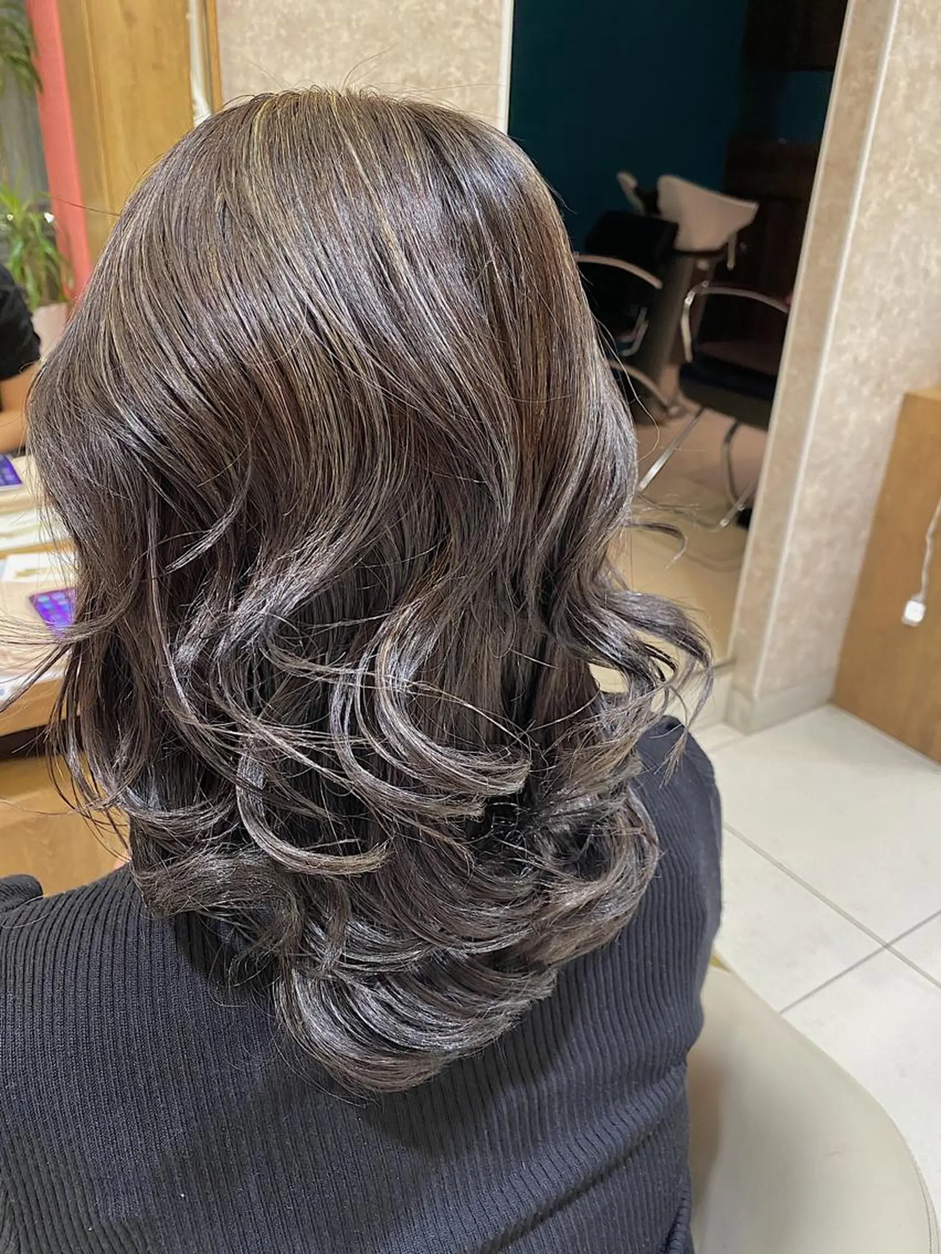 ミディアム カラー 佐伯 蓮のヘアスタイル