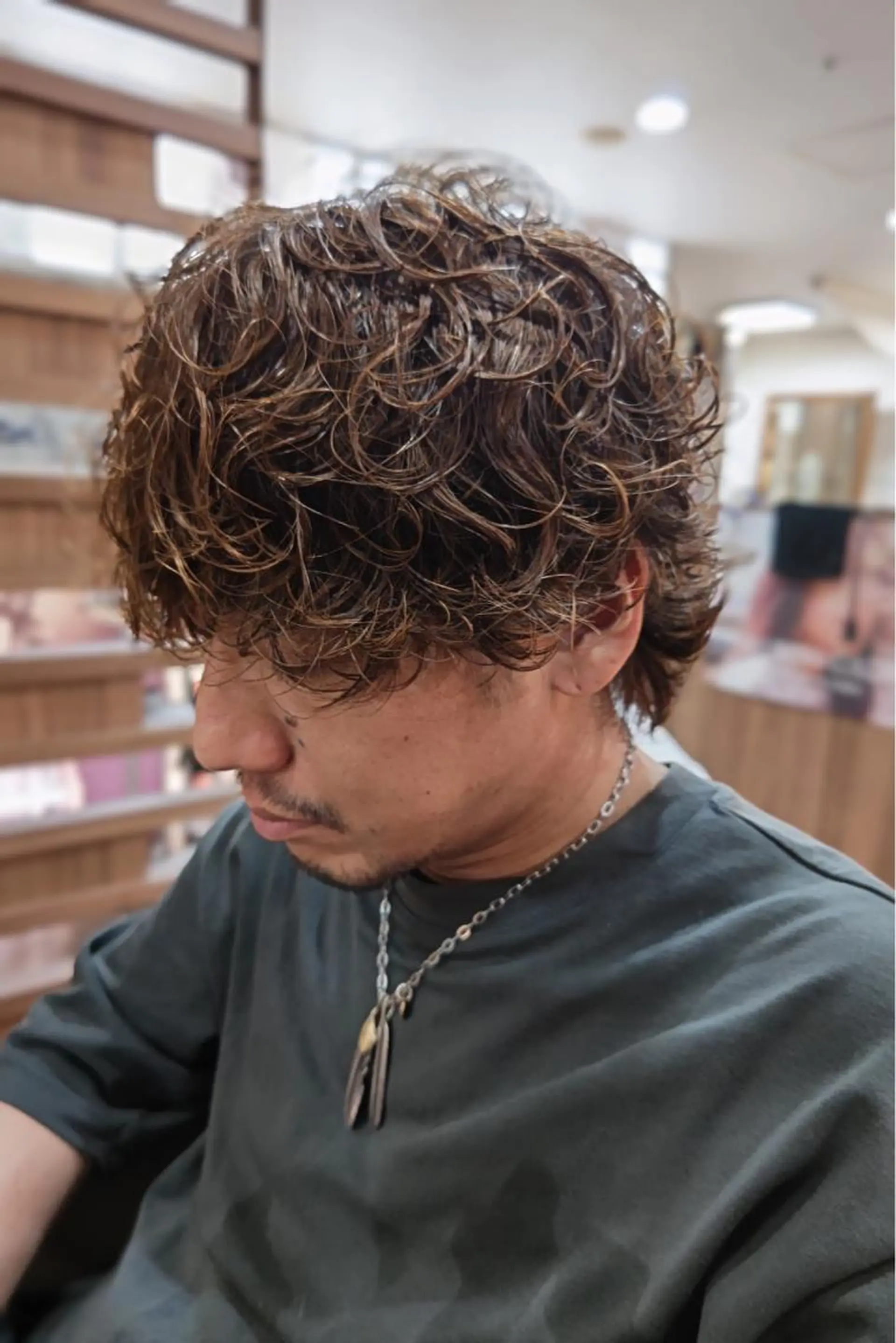 ショート パーマ メンズ メンズウルフカット ウルフカット カット 髪質改善⭐️⭐️⭐️ コワフェルドエクセルのヘアスタイル