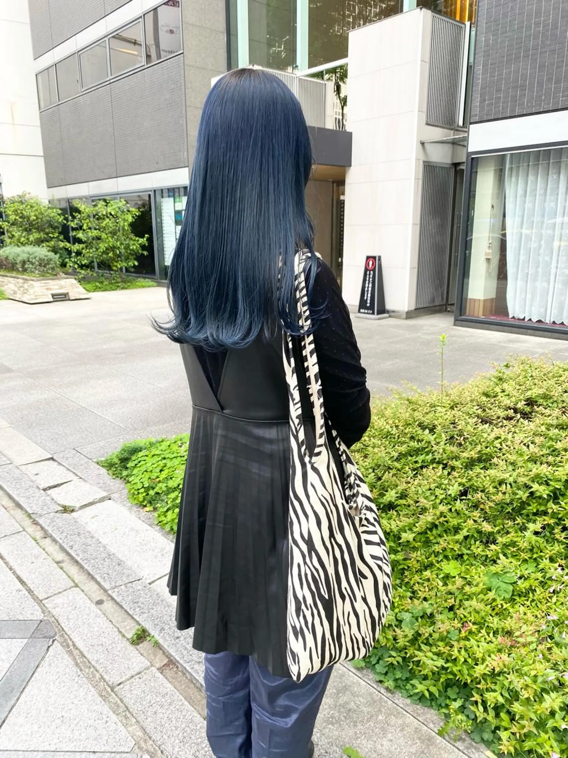 ロング 髪と音処　マトぺ所属・デザインカラー/ボブ ブリーチカラー/ユリのヘアスタイル