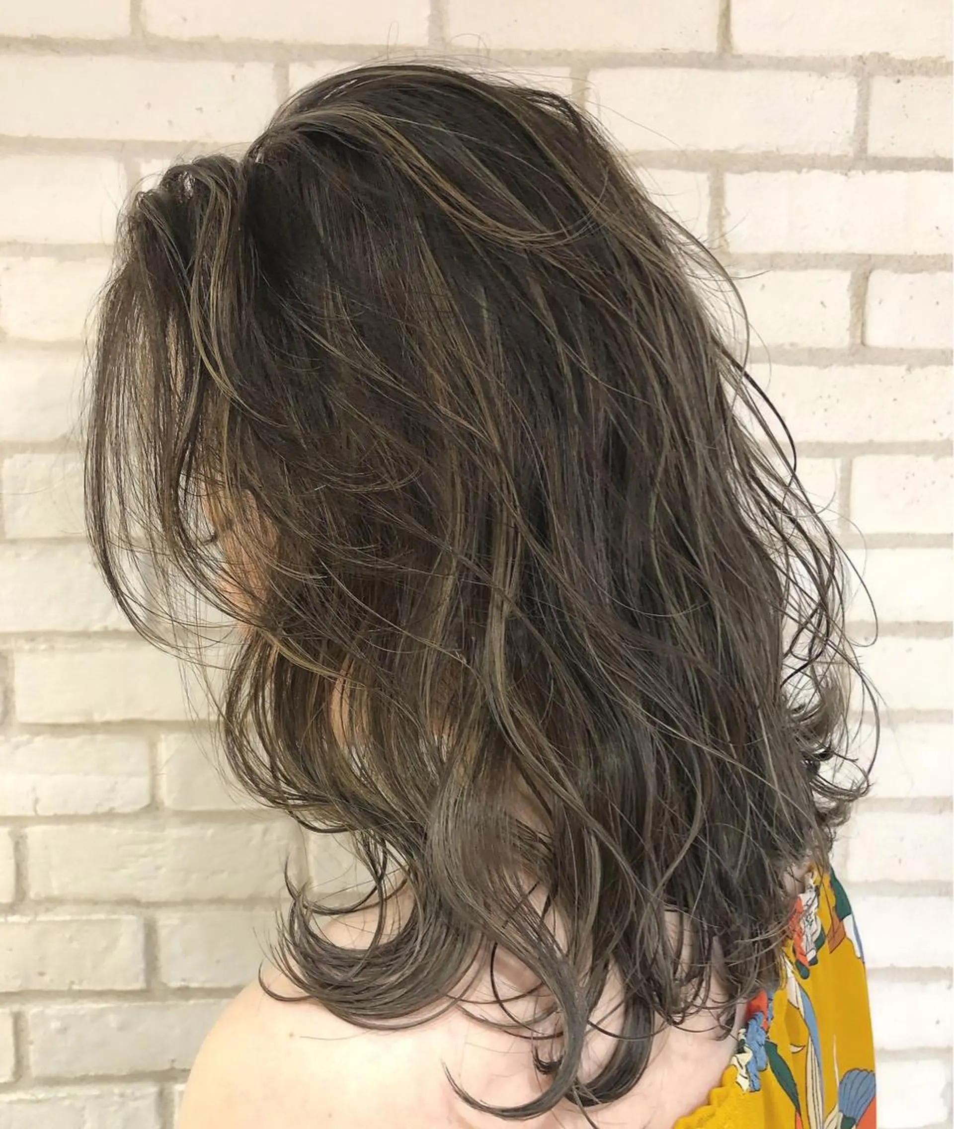 カラー ハイライトカラー 外国人風カラー she2.shinjuku所属・takumi Hのヘアスタイル