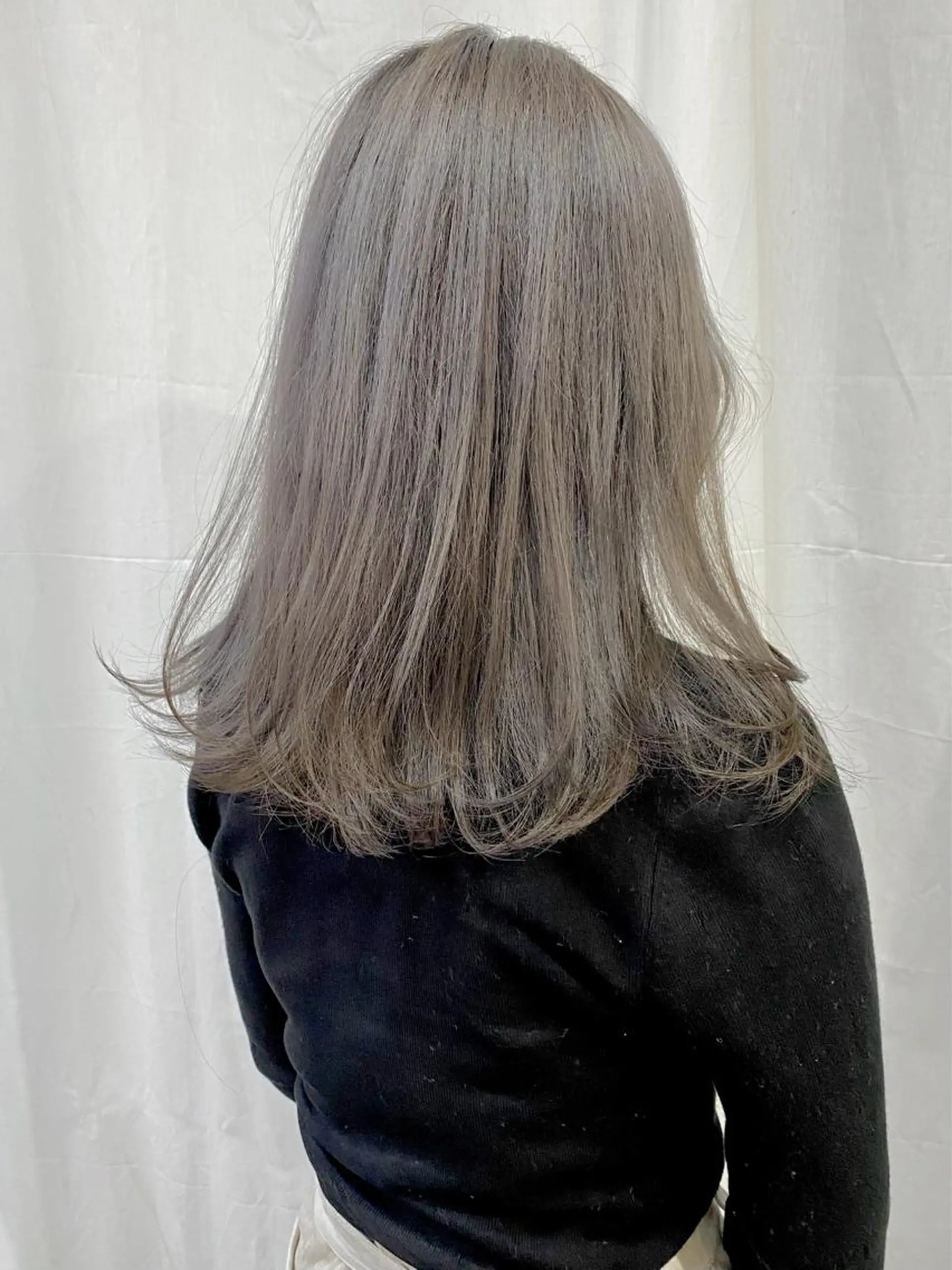 セミロング カラー ベージュカラー グレージュ ハイトーンカラー ミルクティーグレージュ ホワイトベージュ Piaコータロー ハイトーン&‪ボブのヘアスタイル