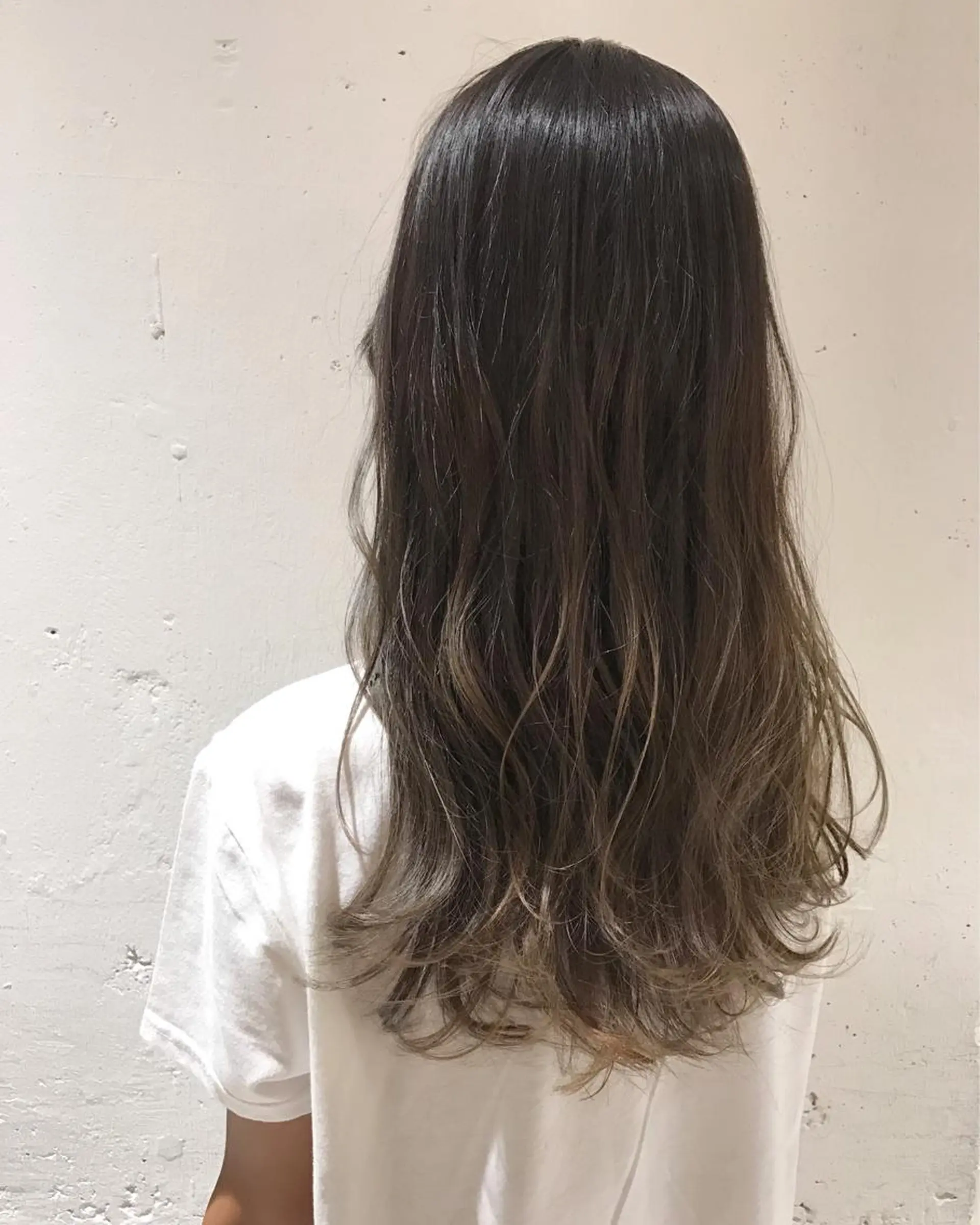 ロング ミルクティーベージュ 山本勝志のヘアスタイル