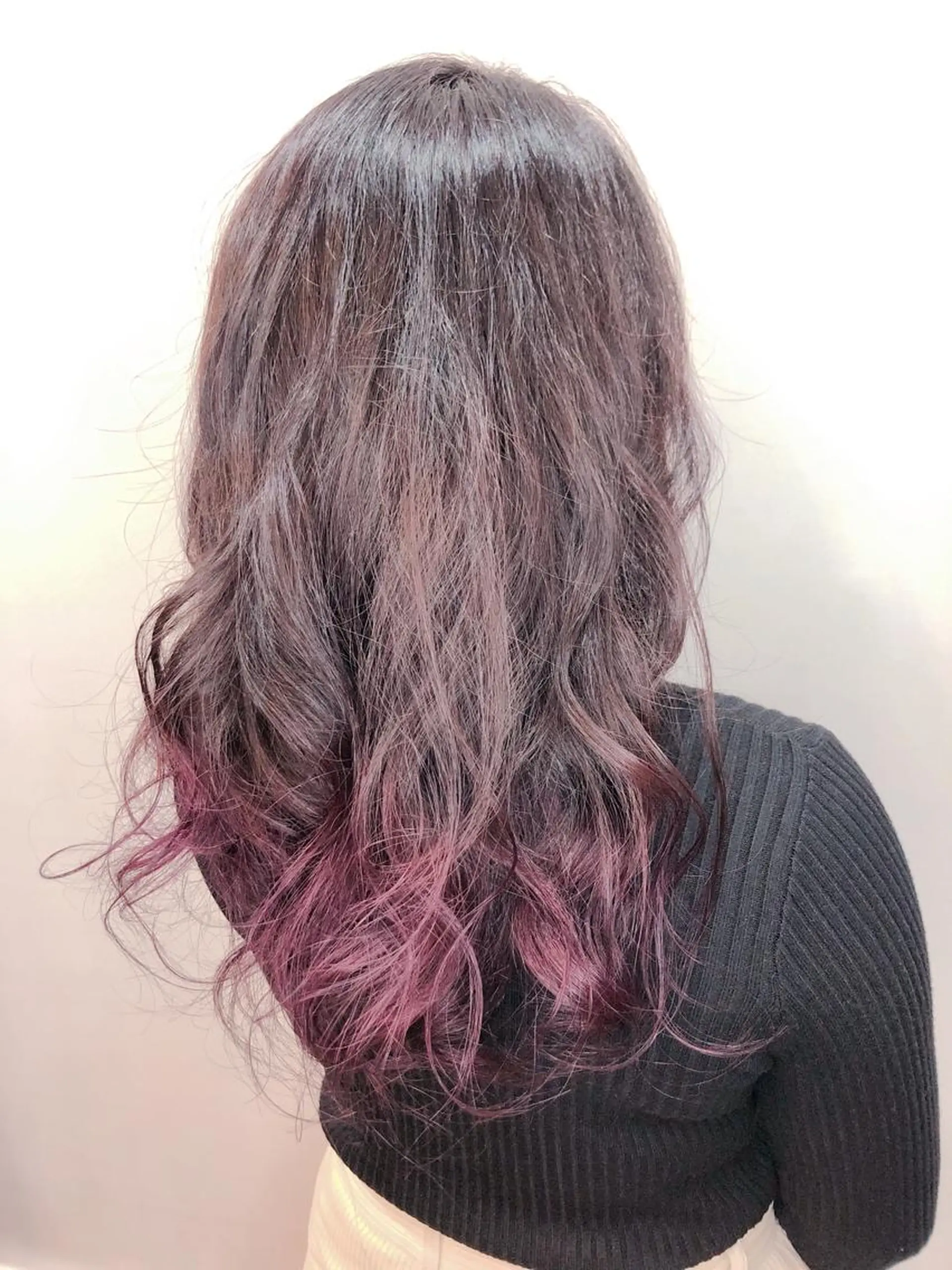 セミロング カラー グラデーションカラー ピンクカラー バイオレットカラー カット ヘアカラー トリートメント SHAFT Ieiriのヘアスタイル