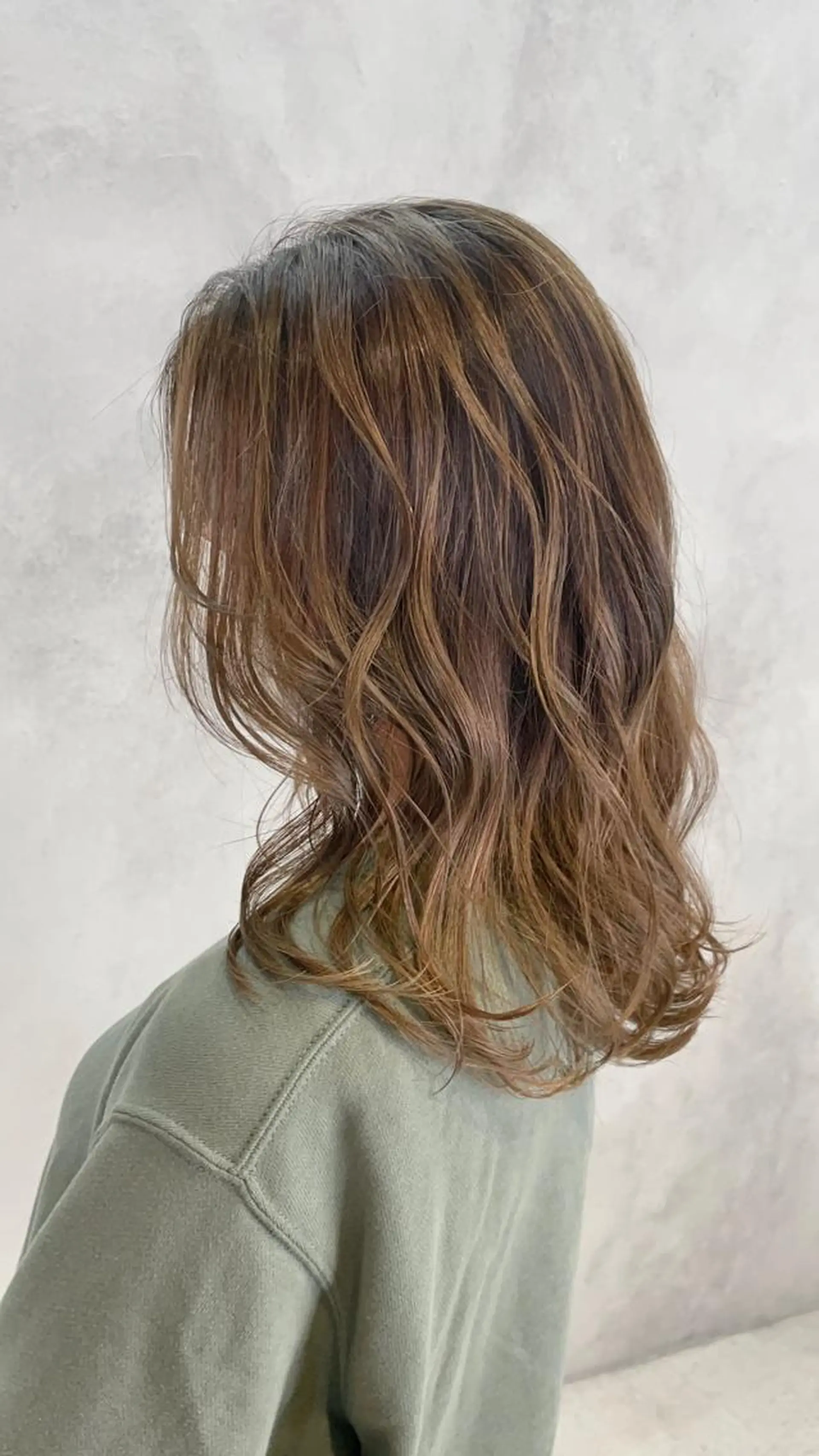 セミロング レイヤーカット 1日1名限定価格✂️ 髪質改善サロン代表谷のヘアスタイル