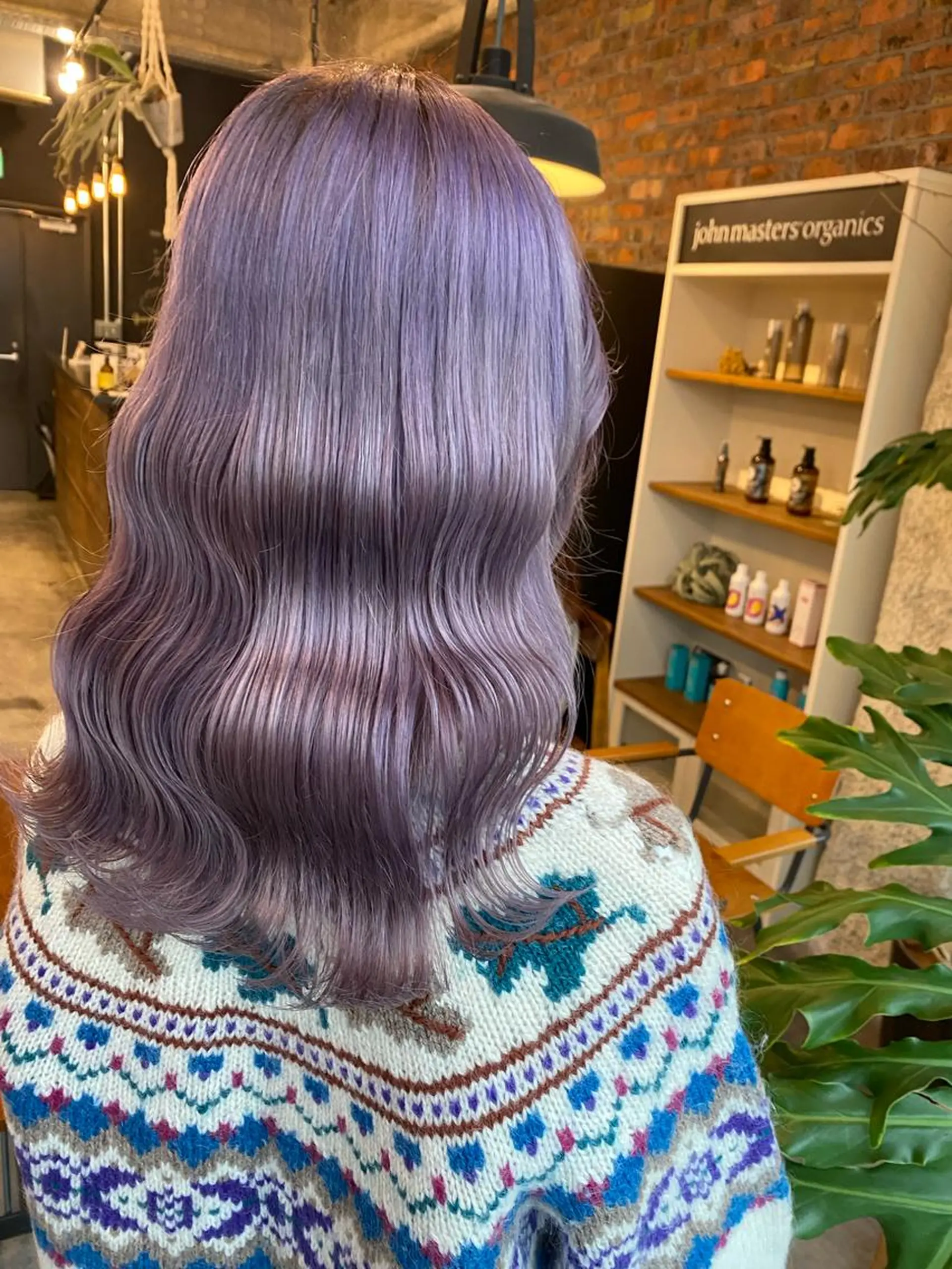 ミディアム パープルカラー カット ヘアカラー the BRIDGE 加藤みのりのヘアスタイル