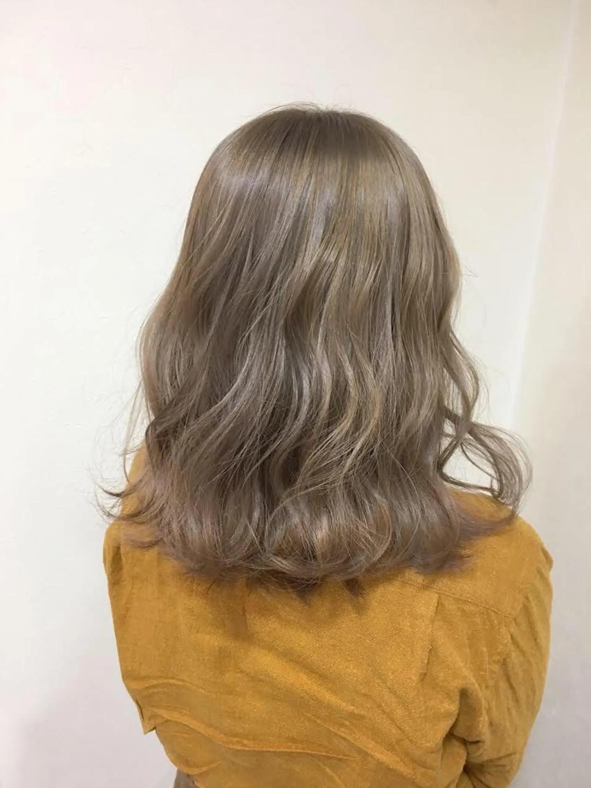 カラー 工藤 綾華のヘアスタイル