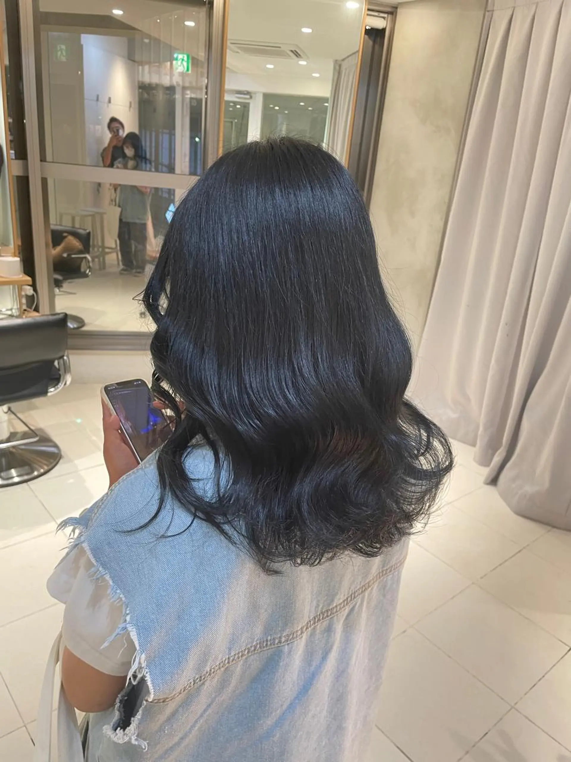ロング カラー ヘアアレンジ 黒髪 ブルーカラー ブルーブラック ヘアカラー トリートメント ヘッドスパ ヘアセット 艶髪✨寒色カラー✨ 翁長孝輔のヘアスタイル