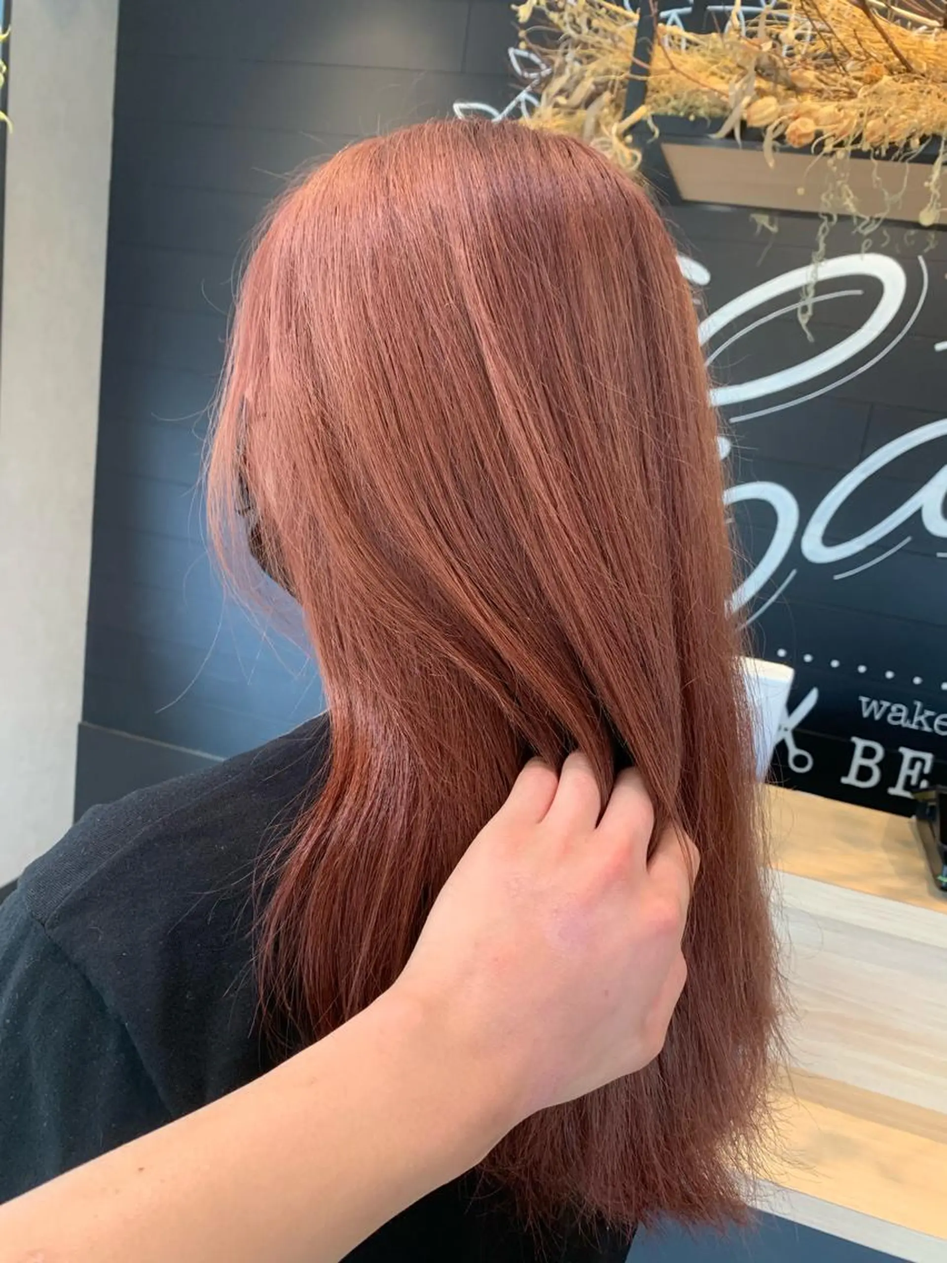 セミロング カラー ベージュカラー ピンクカラー ピンクベージュ 名古屋／デザイン／ ブリーチ/松井亮磨のヘアスタイル