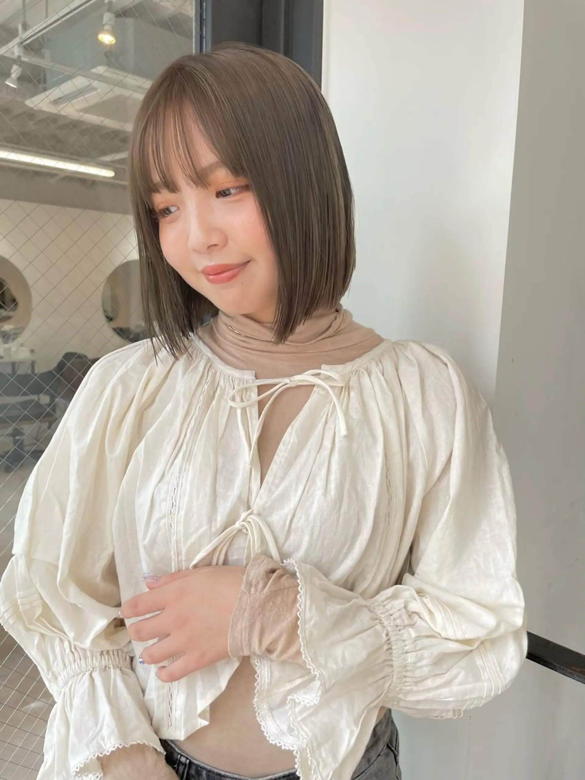 ミディアム KAORU オリーブカラーのヘアスタイル