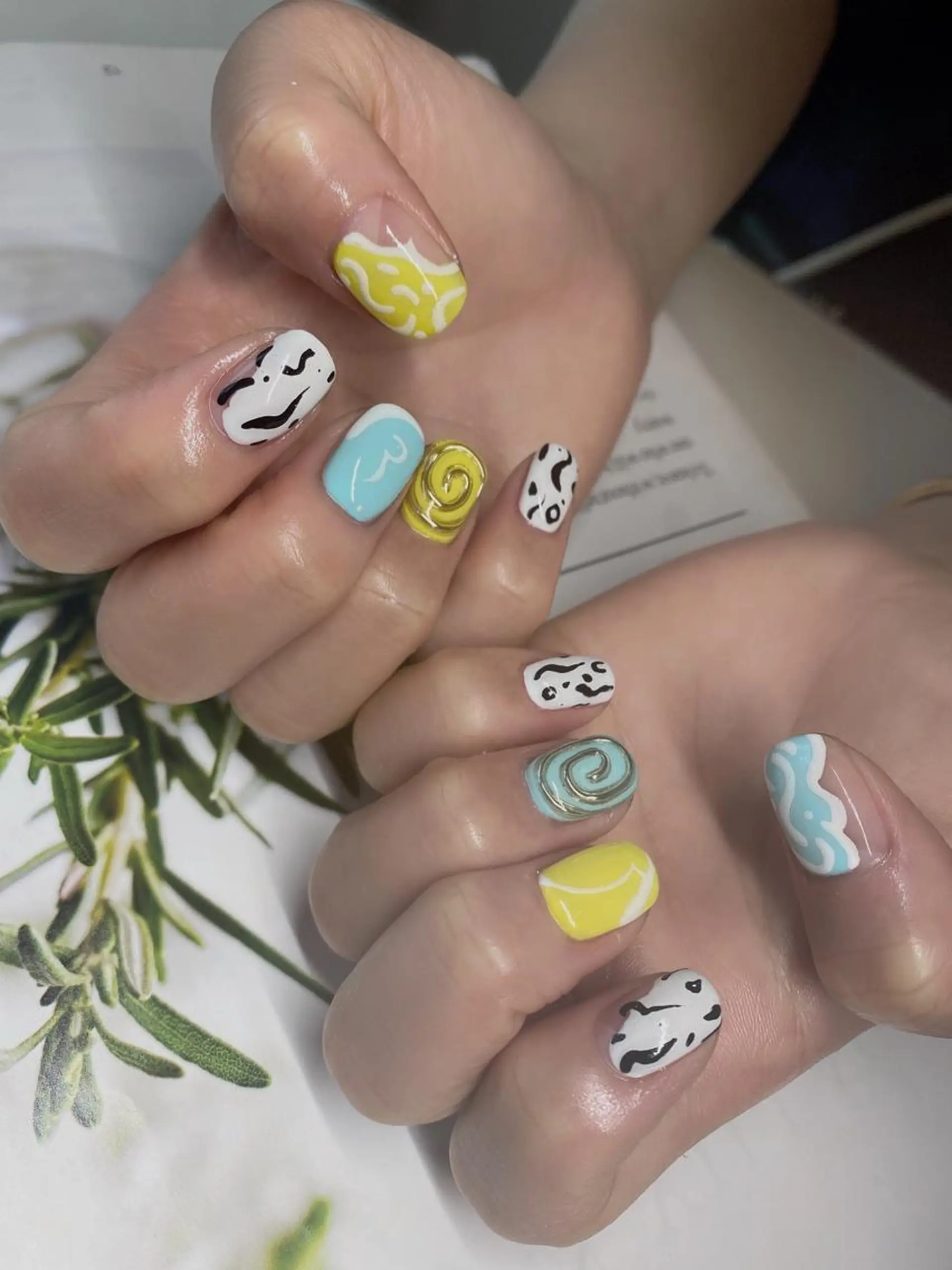 ショート ハンドネイル NAILSALON 🍔Timna🍟のネイルデザイン