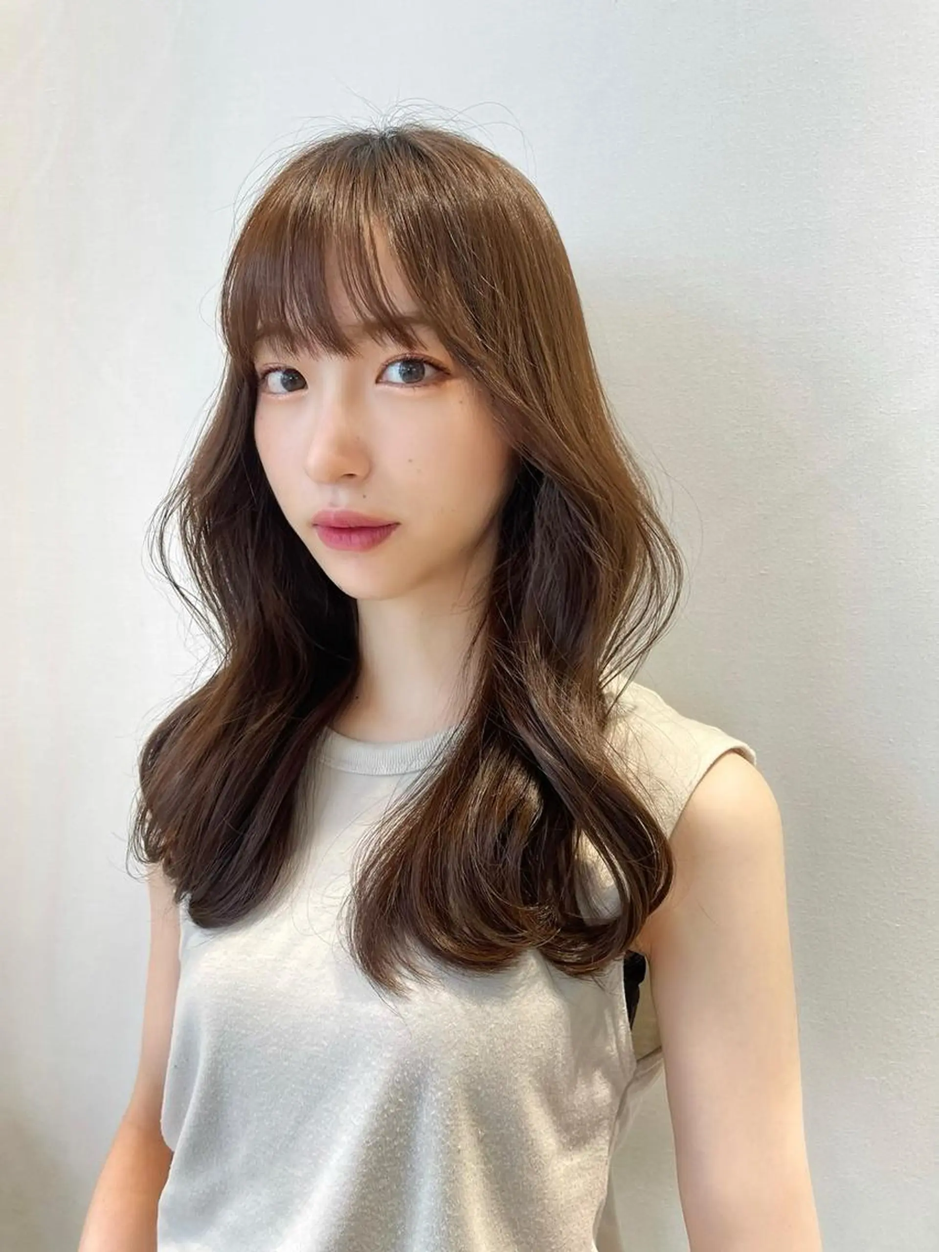 セミロング くびれヘア ヘアカラー UNI表参道所属・新野 百恵のヘアスタイル