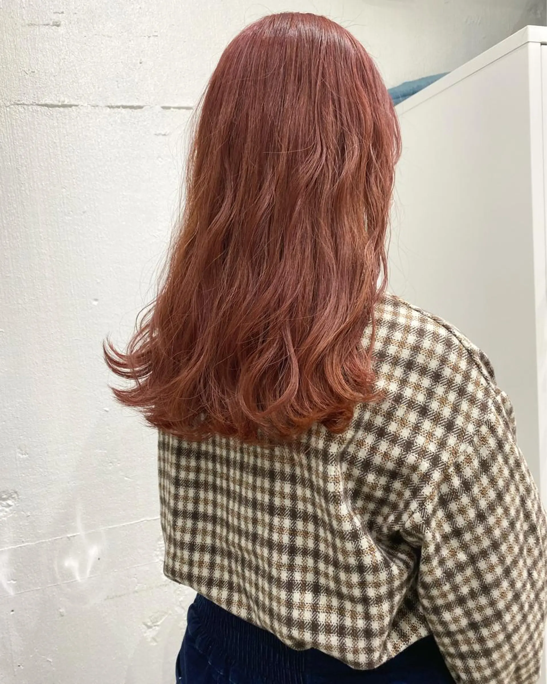 セミロング カラー ヘアアレンジ 切りっぱなしボブ セミロングパーマ アッシュ アッシュグレー バレイヤージュ 抜きっぱなしブロンド ササキカズマのヘアスタイル
