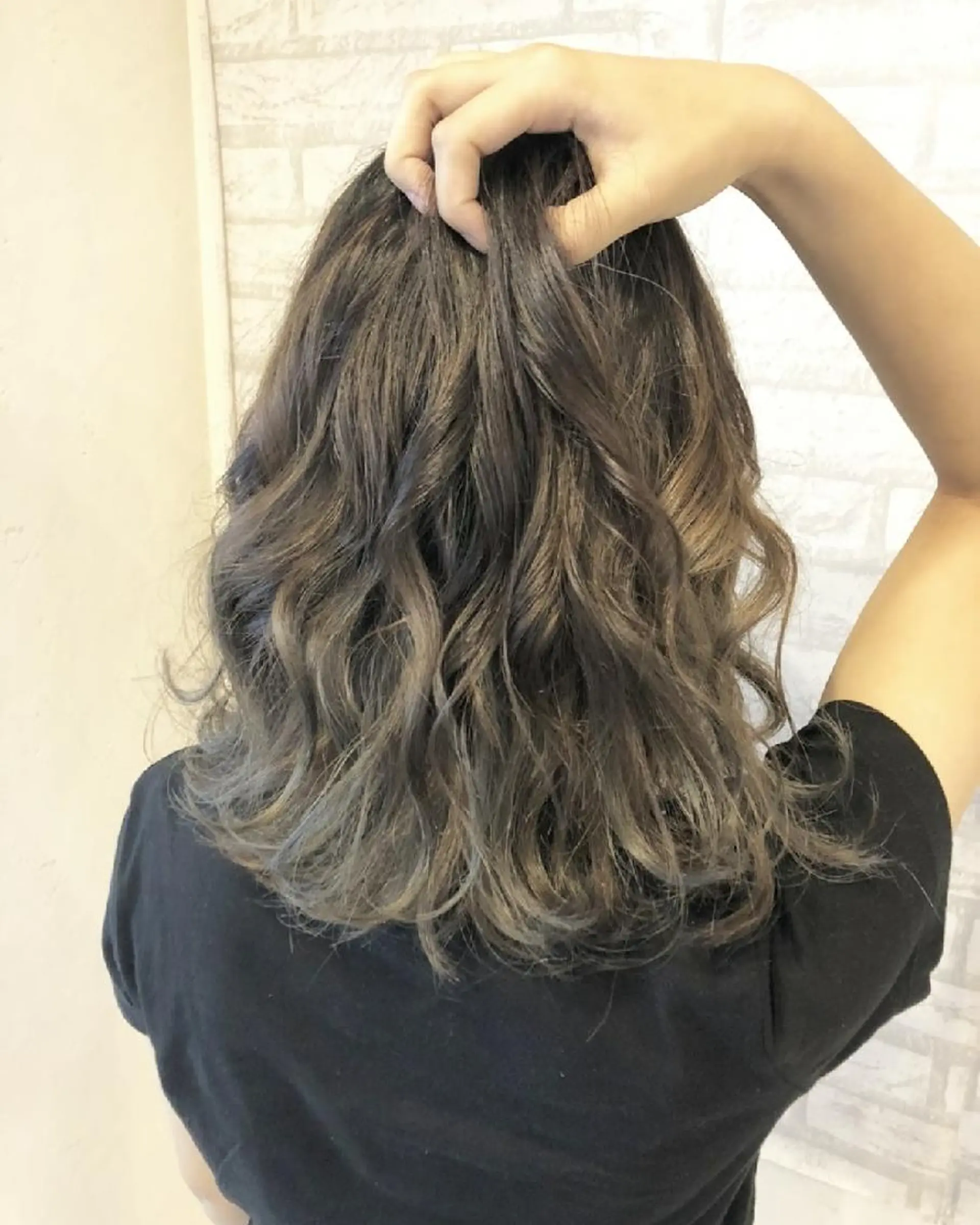 セミロング カラー バレイヤージュ レイヤーカット JIL BLAN 京都所属・RU RIのヘアスタイル