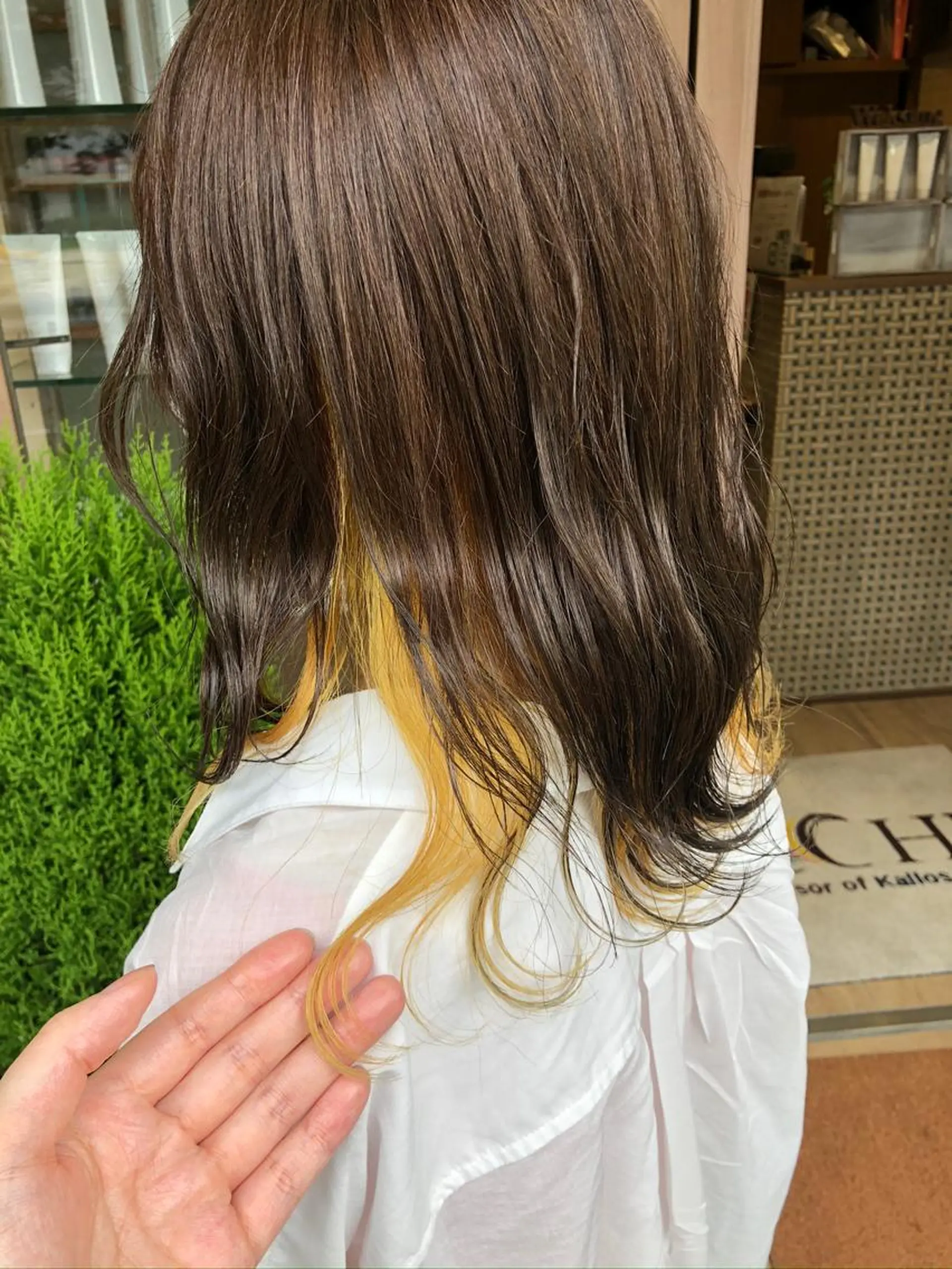 セミロング イエローカラー 🫧髪質改善艶カラー _マエダ 🫧のヘアスタイル