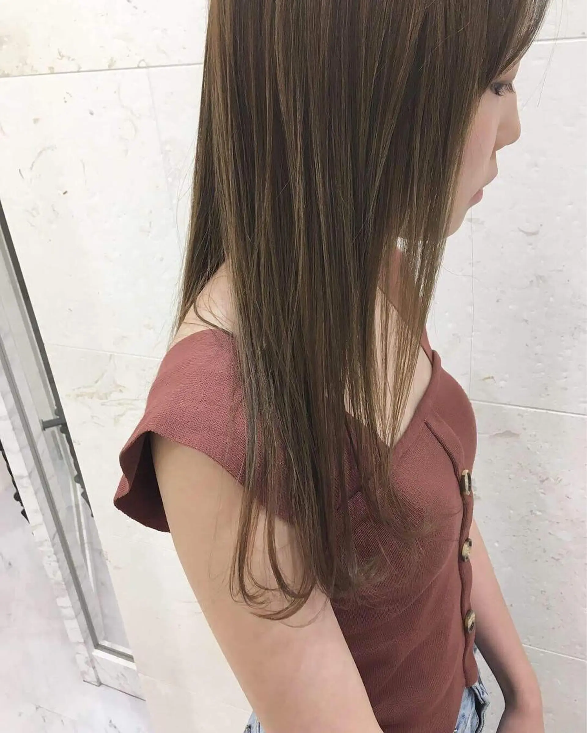 ロング カラー ベージュカラー ハイライトカラー イルミナカラー オリーブベージュ ハイライト 斉藤 貴也のヘアスタイル