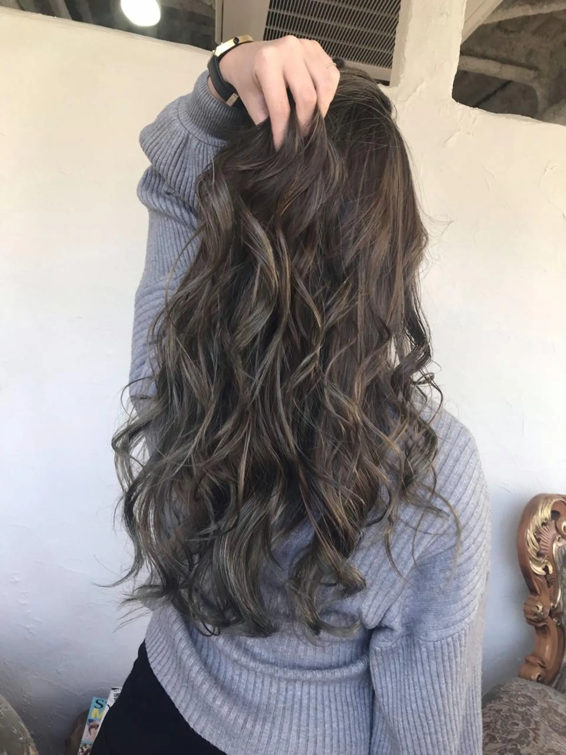 ロング カラー アッシュ アッシュグレー アッシュグレージュ グレージュ 伊藤 優希のヘアスタイル