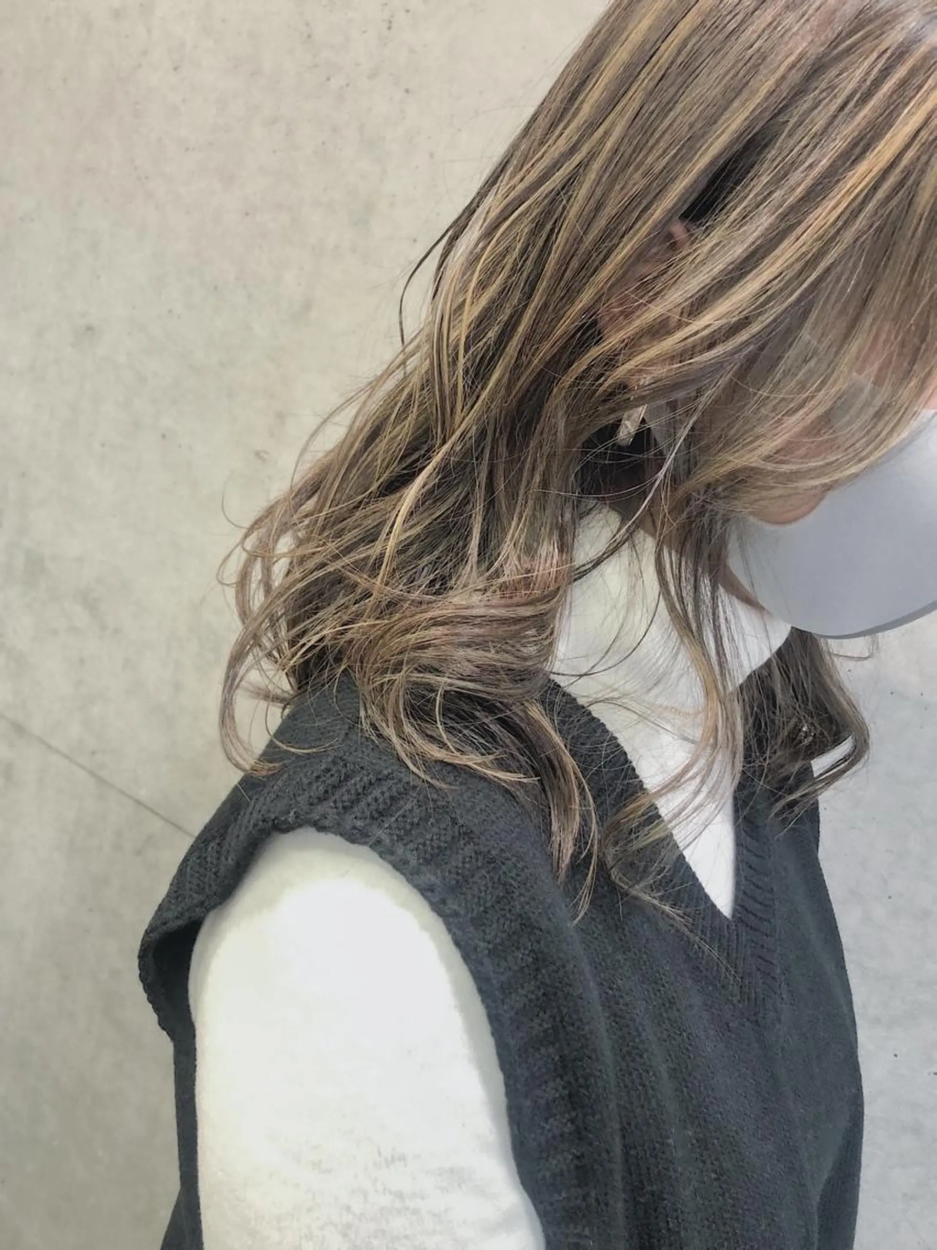 ミディアム カラー ハイライトカラー ハイライト rii-🩰 トレンド韓国ヘアのヘアスタイル