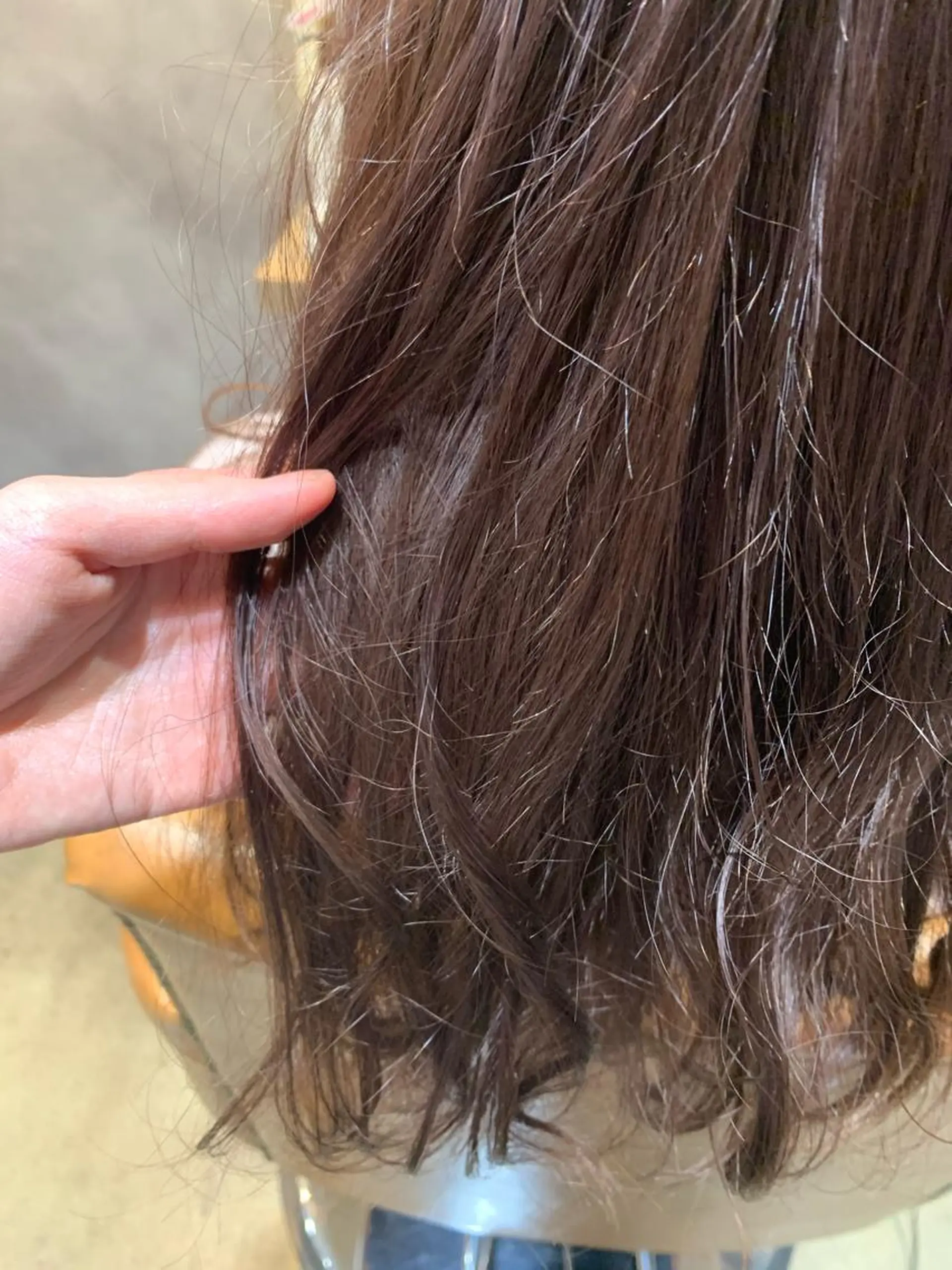 セミロング カット ヘアカラー トリートメント CHIC 岩下真衣のヘアスタイル