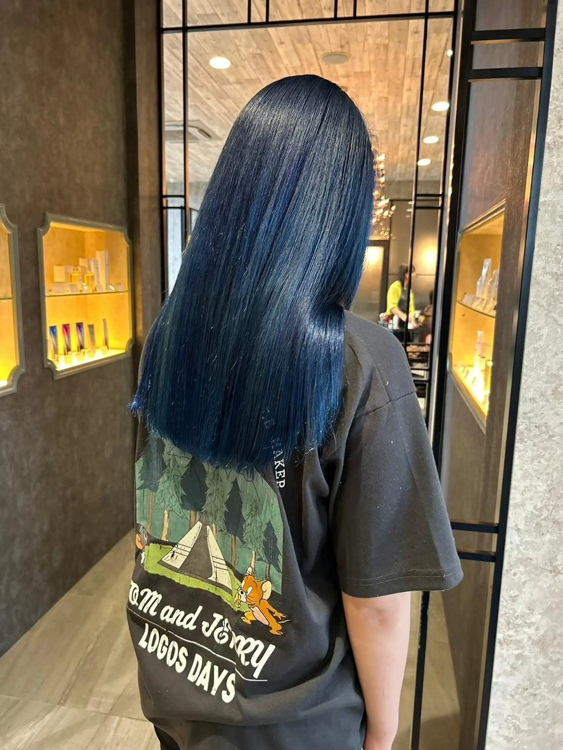 カラー ロング ブリーチ ヘアカラー シャドールーツ earth　深川愛実のヘアスタイル